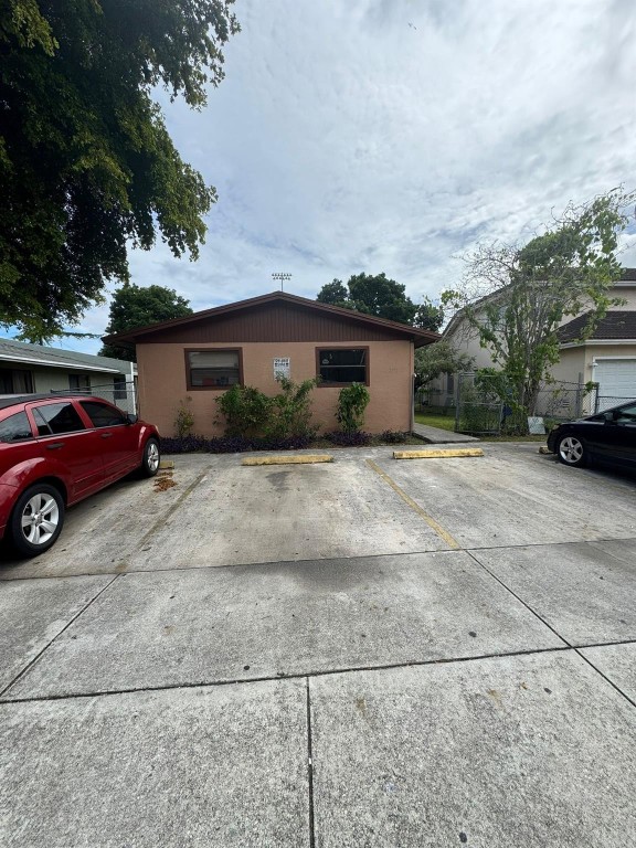 "Charming and well-maintained duplex unit now available! This cozy 2-bedroom, 1-bathroom home offers comfortable living with a practical layout. Features include a bright and airy living area, a functional kitchen with essential appliances, and two generously sized bedrooms. Enjoy the convenience of a private entrance and potentially a small outdoor space. Perfect for first-time homebuyers, small families, or investors looking for a rental property. Located in a desirable neighborhood with easy access to local amenities and transportation. Don't miss this opportunity to own a piece of real estate!"