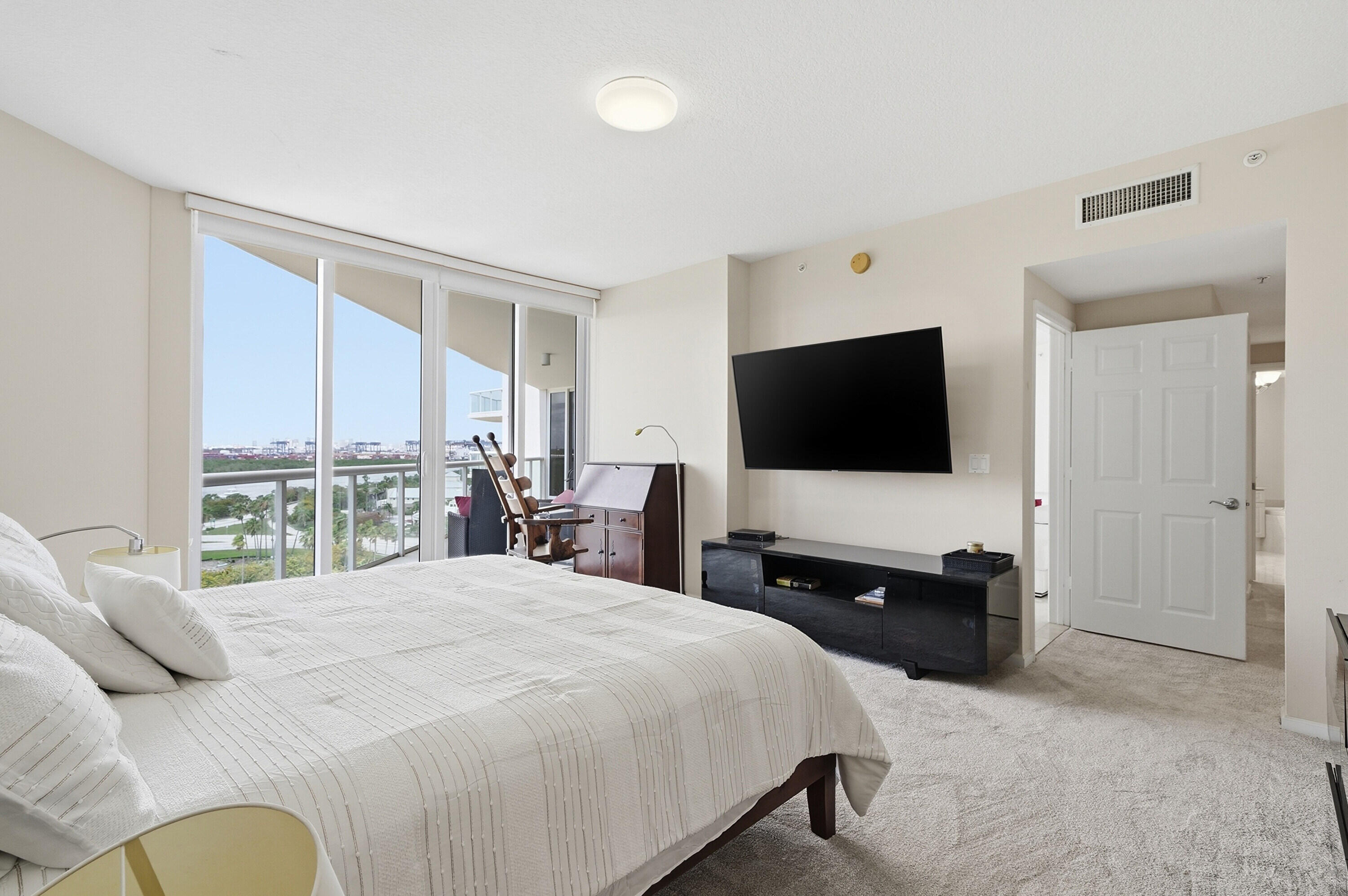 RENAISSANCE ON THE OCEAN - Residential