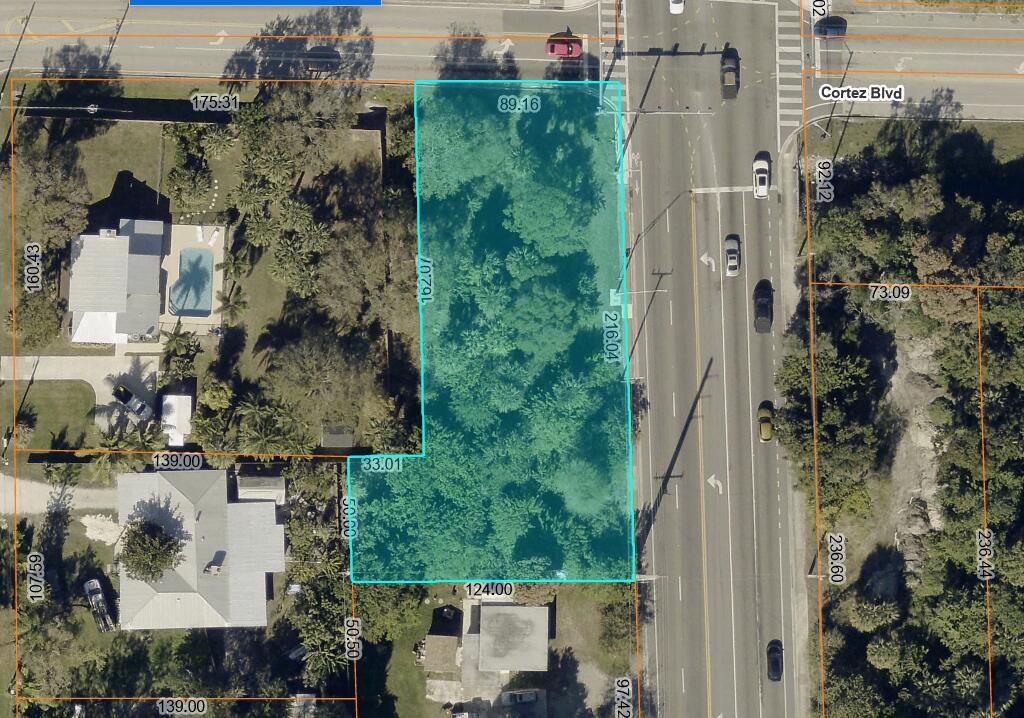 excellent location on busy intersection. Can be mixed use