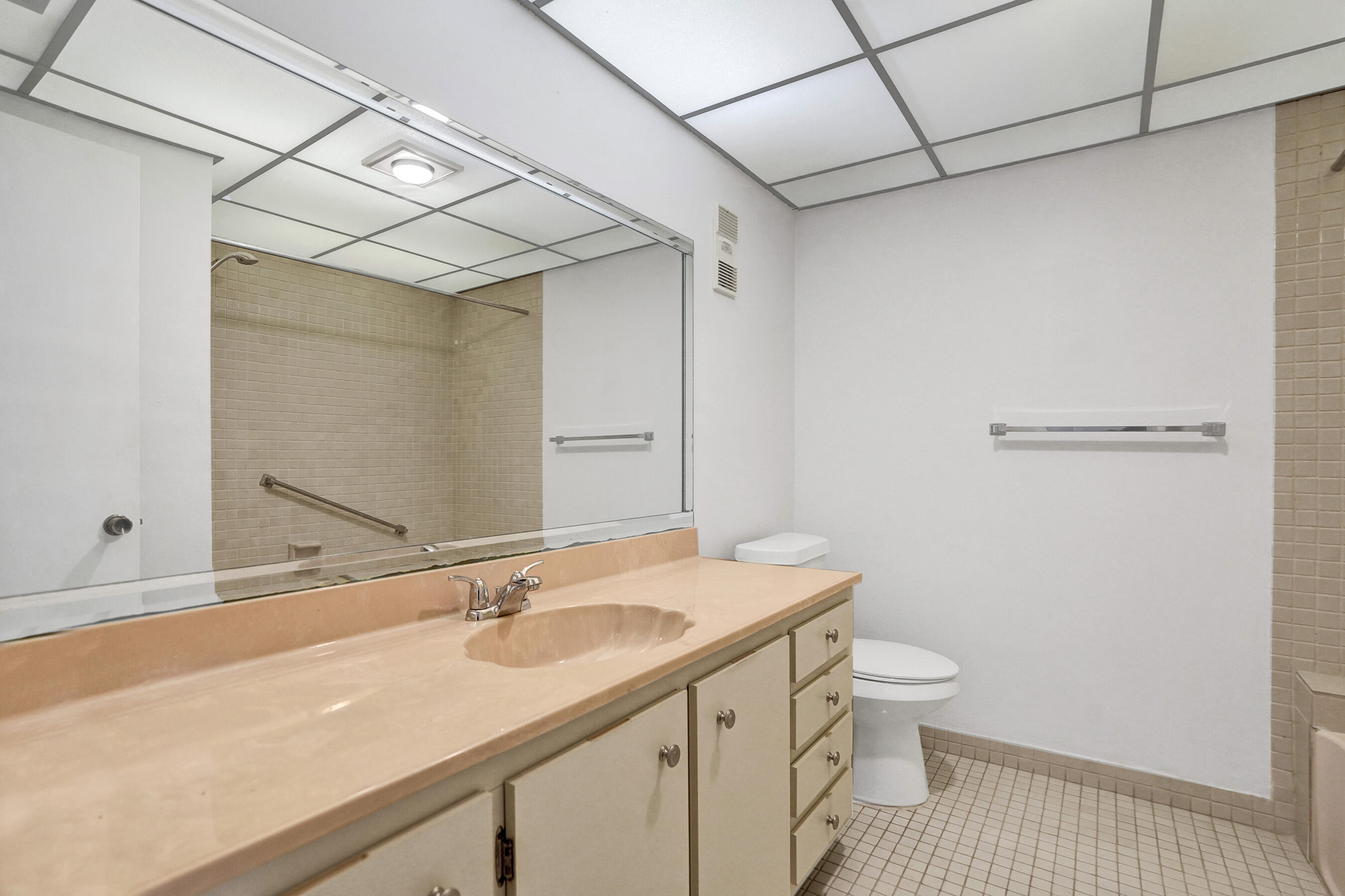 ASHMONT CONDOMINIUM E - Residential