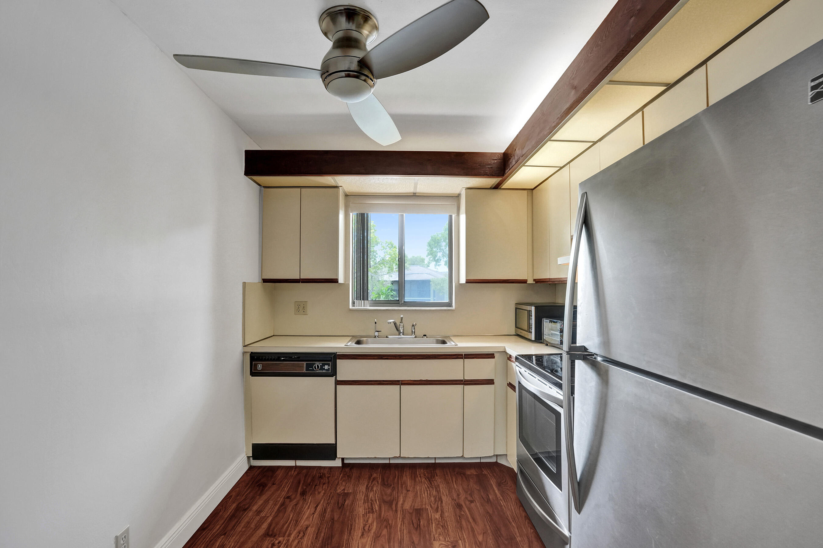 ASHMONT CONDOMINIUM E - Residential
