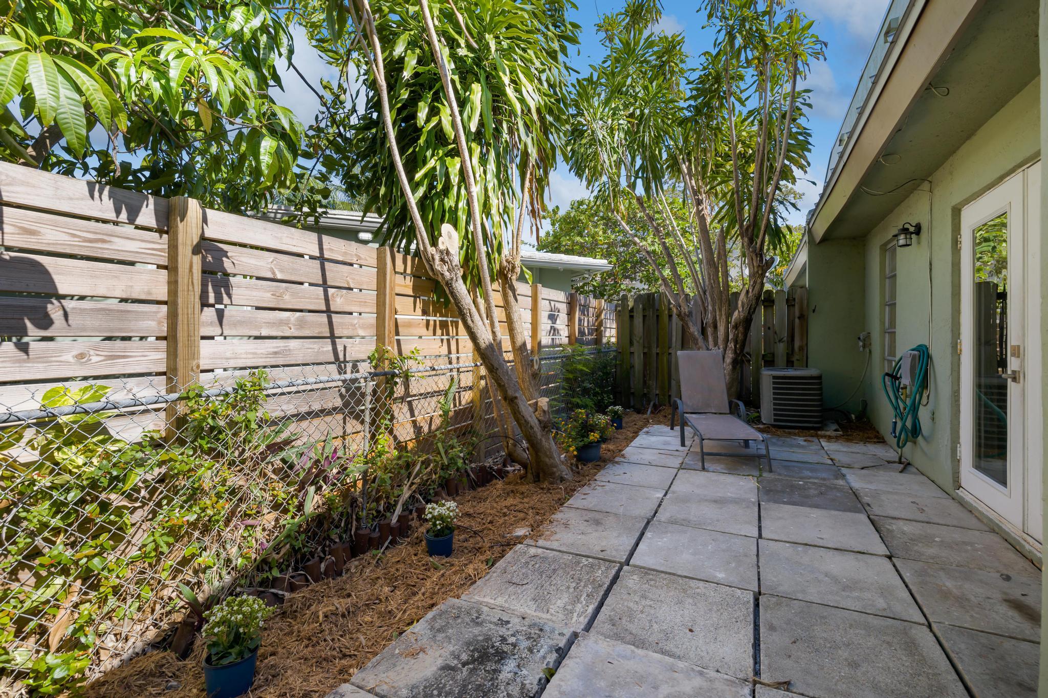 CROISSANT PARK - Residential Lease