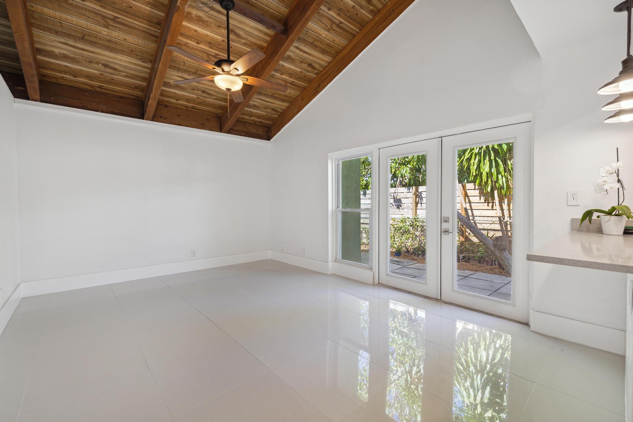 CROISSANT PARK - Residential Lease