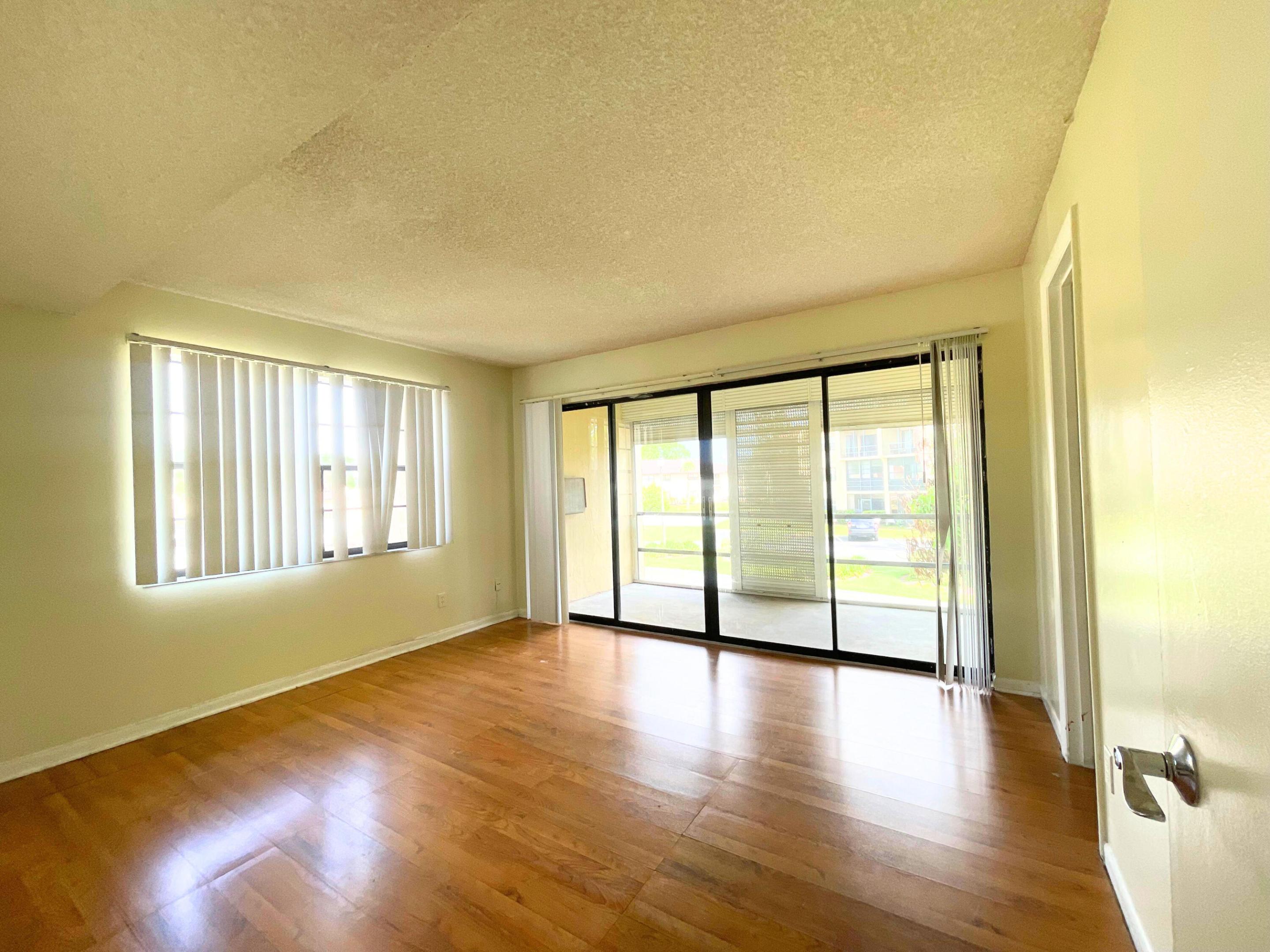 ISLAND HOUSE CONDOMINIUM PHASE I - Residential