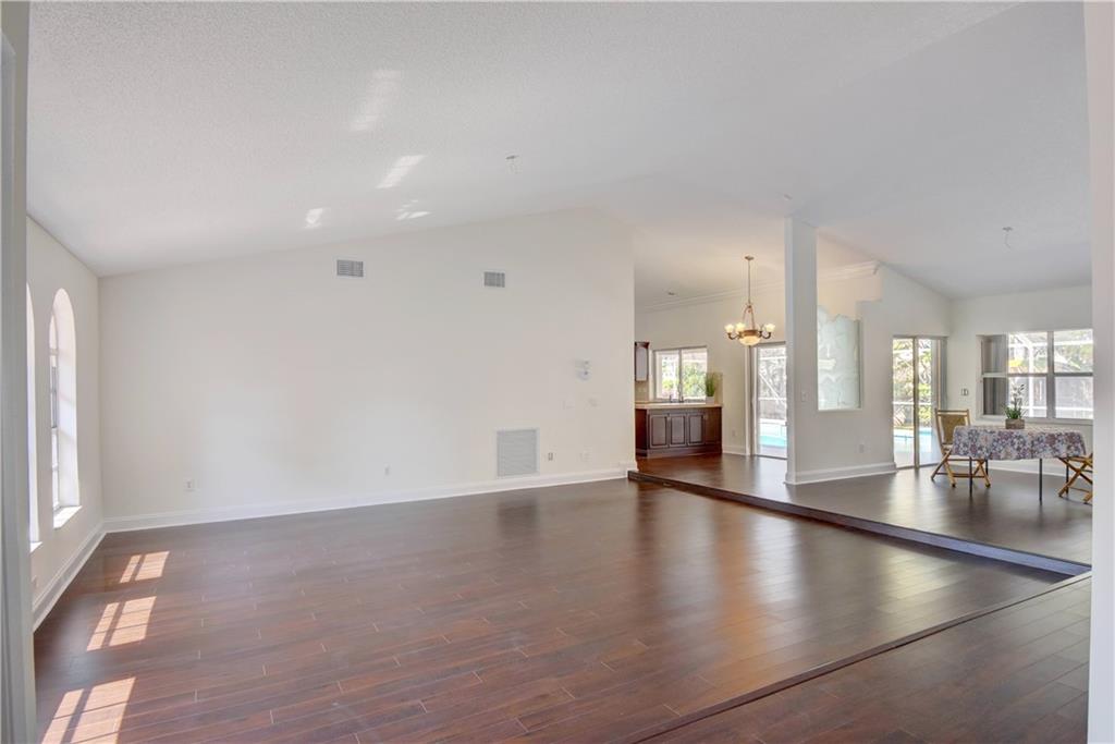 Royal Land Amd 132-20 B - Residential