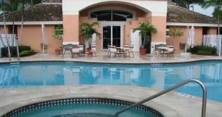 COURTYARDS AT DAVIE - Residential