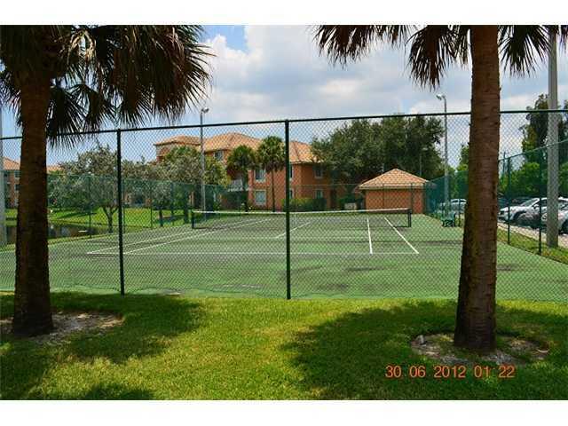 COURTYARDS AT DAVIE - Residential