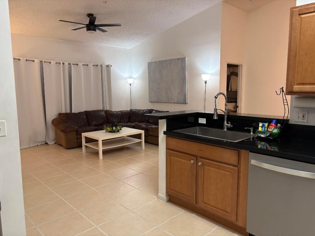 COURTYARDS AT DAVIE - Residential