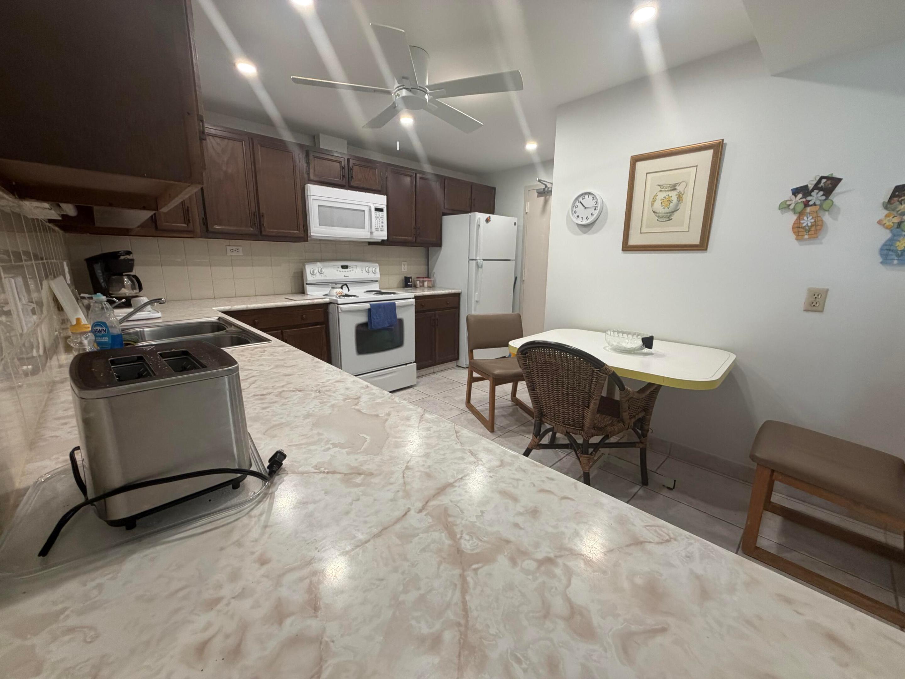 PLAYA DEL SOL CONDO - Residential