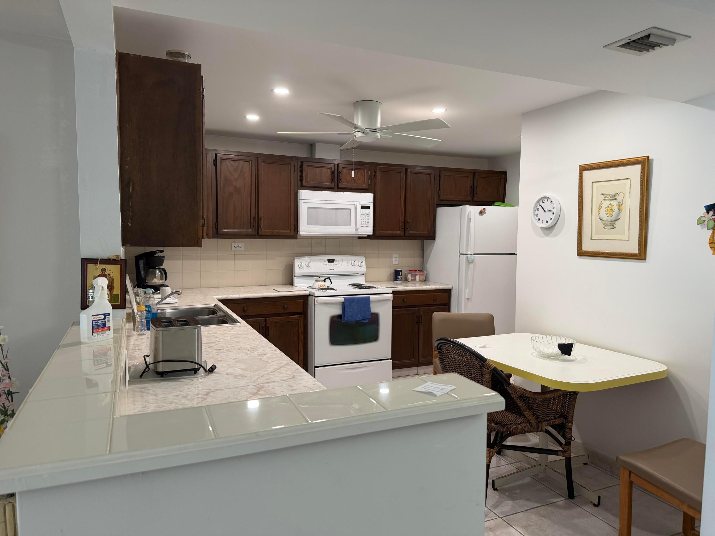 PLAYA DEL SOL CONDO - Residential