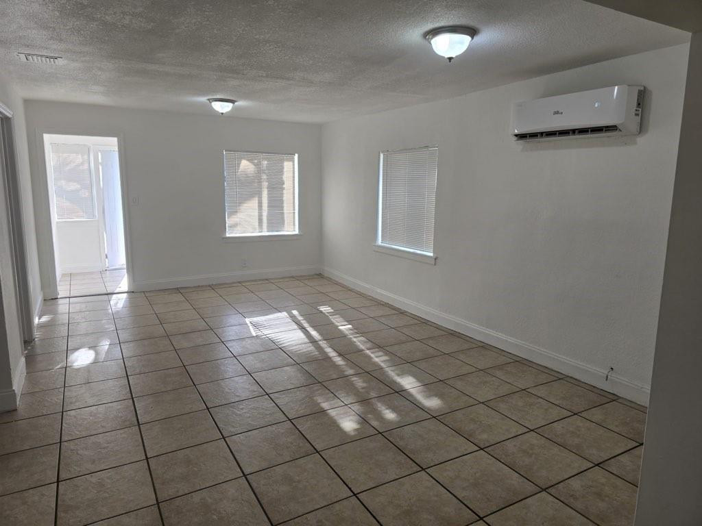 HIALEAH HEIGHTS - Residential Lease