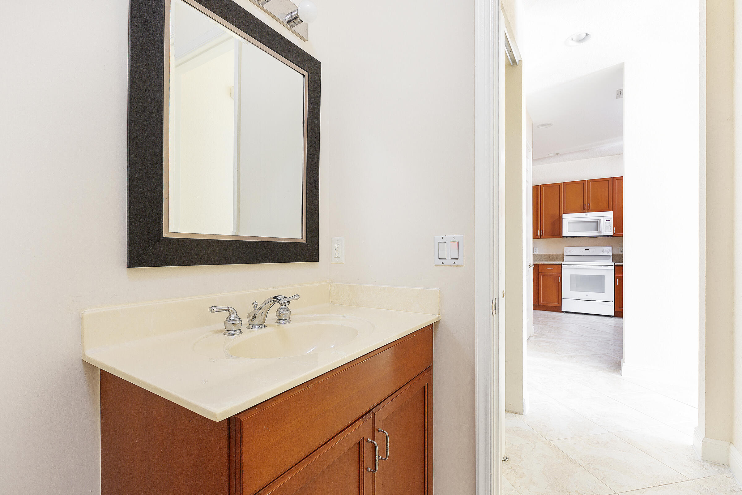 LAKESIDE VILLAGE OF DAVIE - Residential Lease