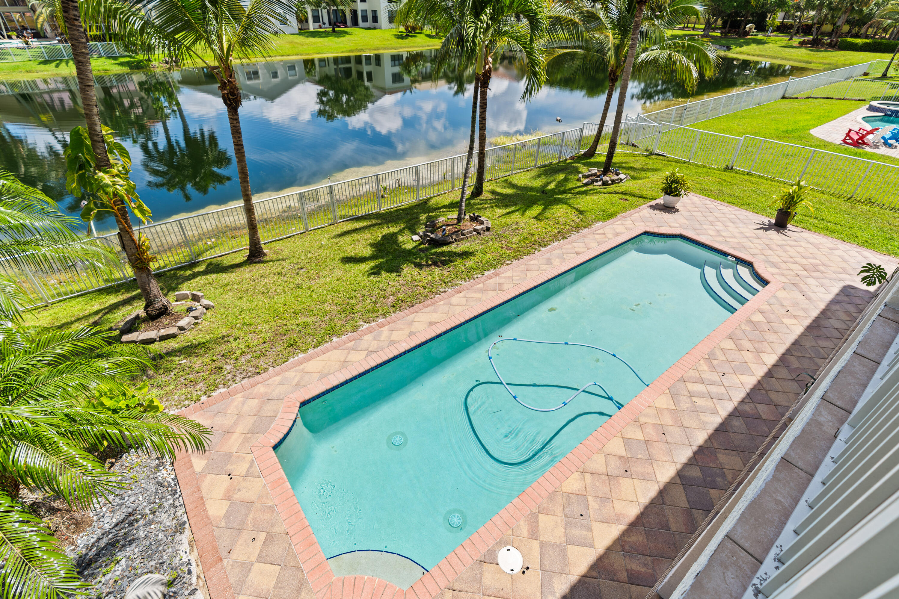 SUNSET LAKES PLAT THREE - Residential