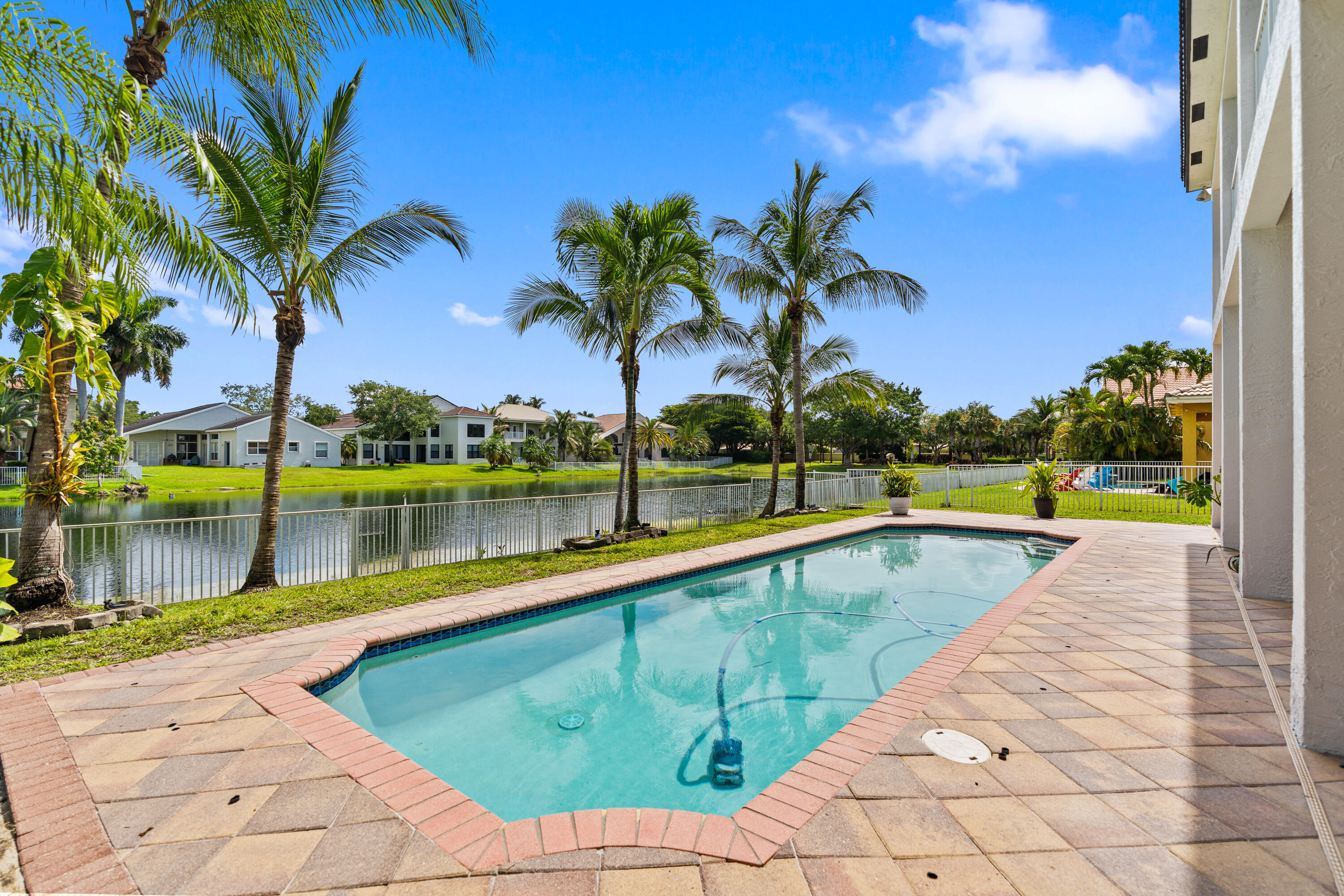 SUNSET LAKES PLAT THREE - Residential