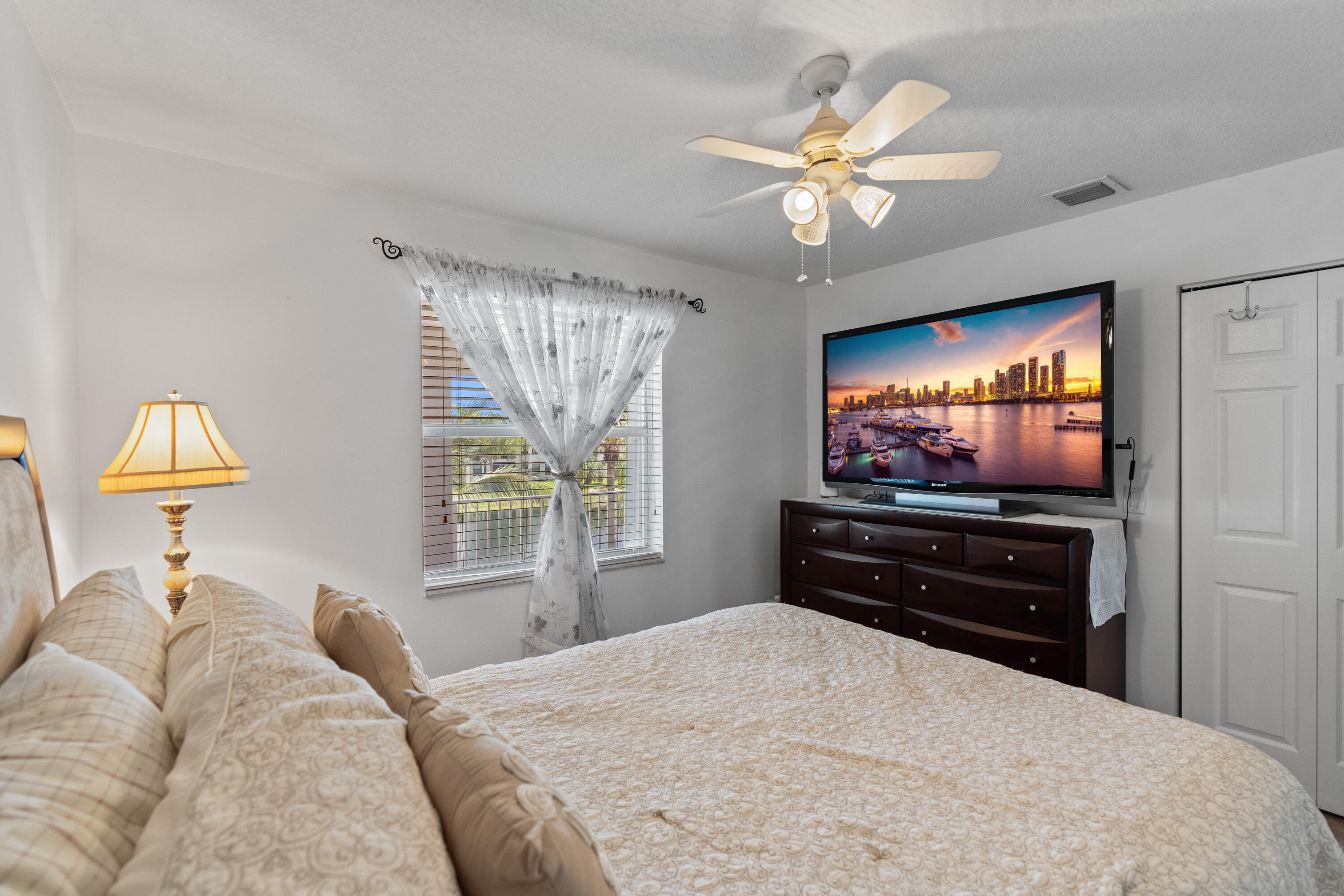 SUNSET LAKES PLAT THREE - Residential