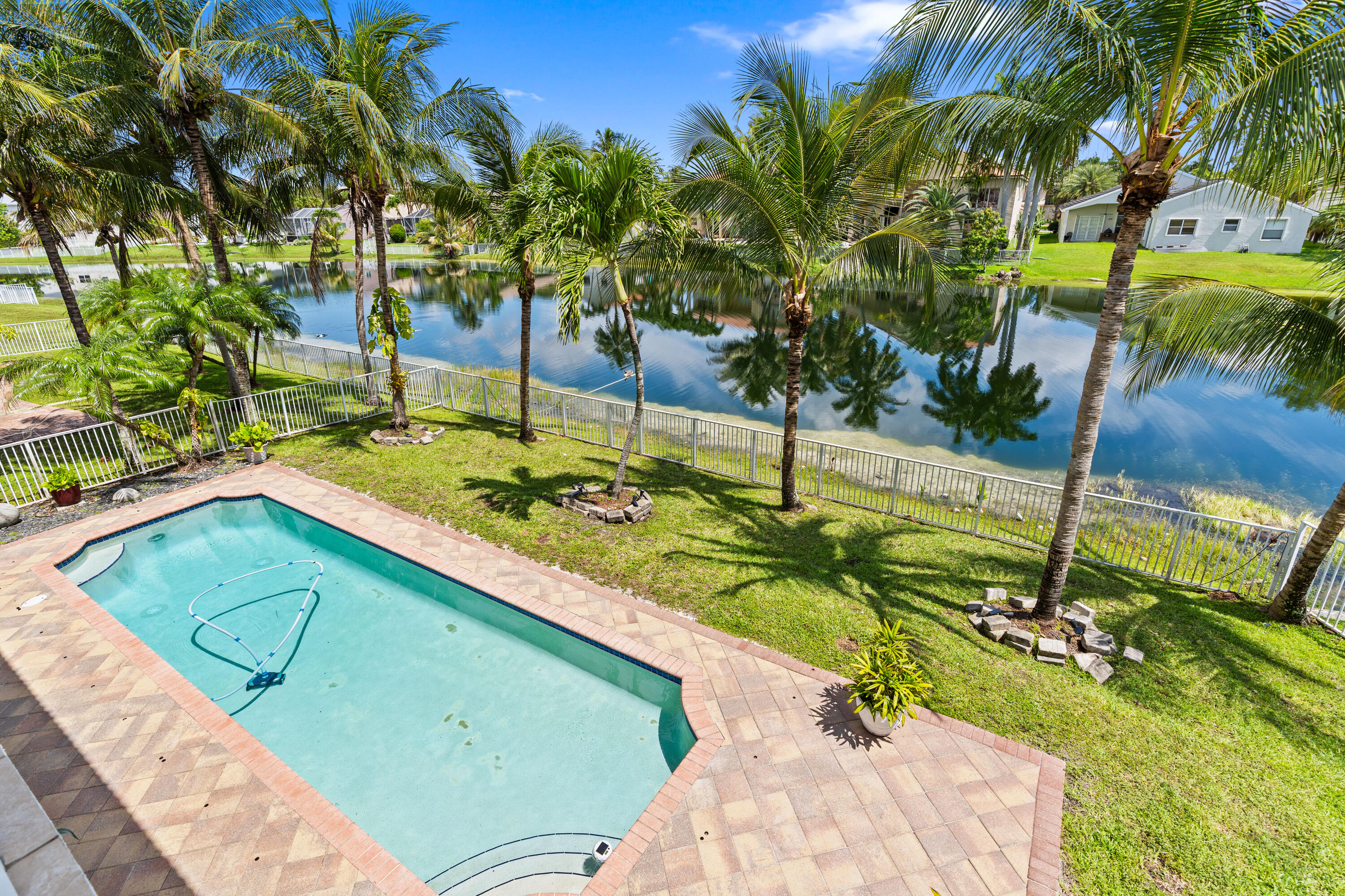 SUNSET LAKES PLAT THREE - Residential