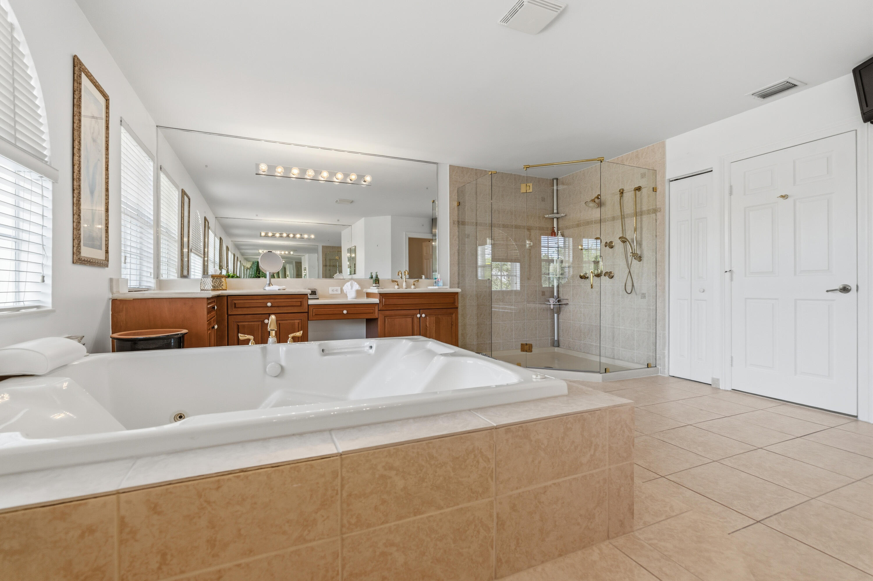 SUNSET LAKES PLAT THREE - Residential