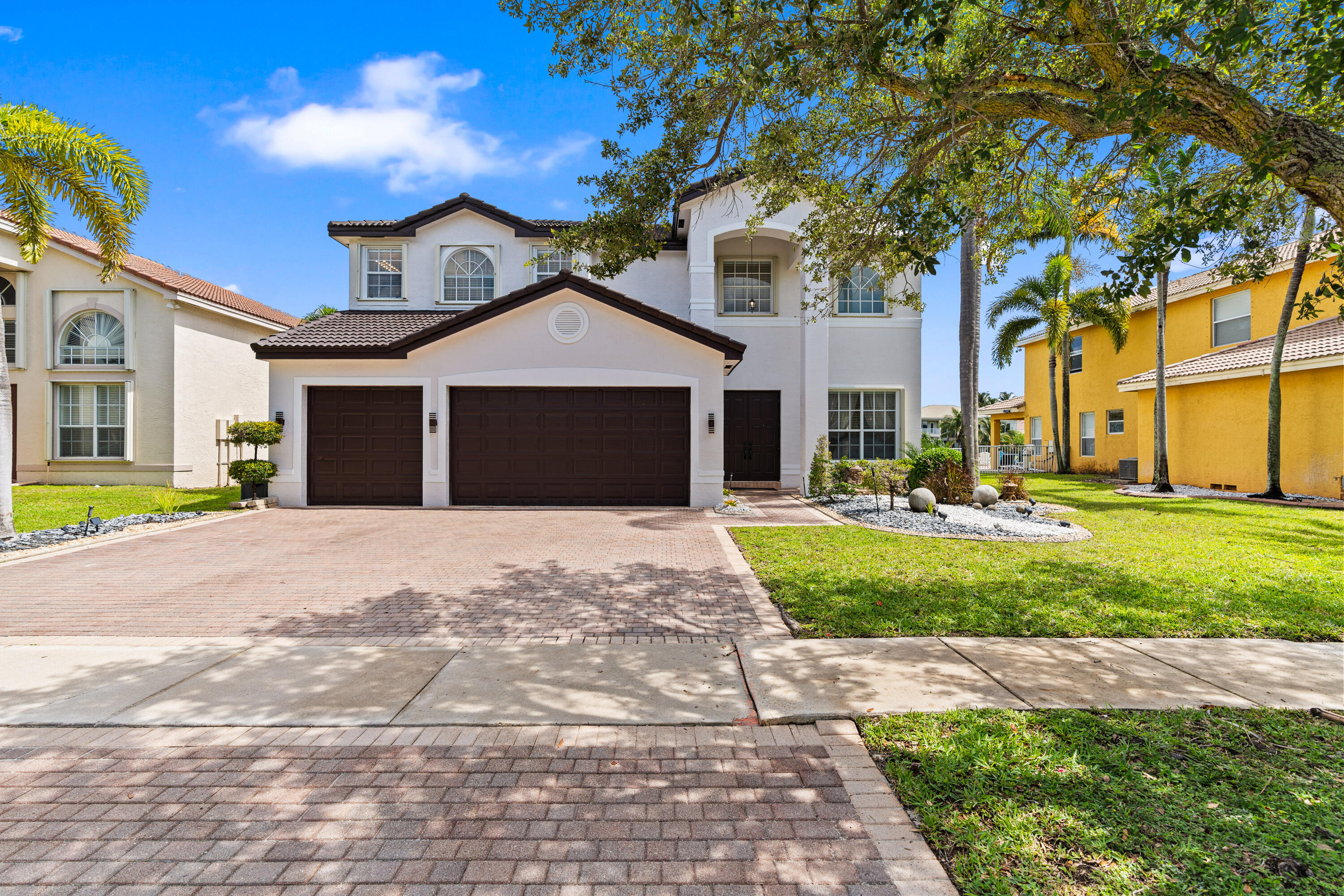 SUNSET LAKES PLAT THREE - Residential