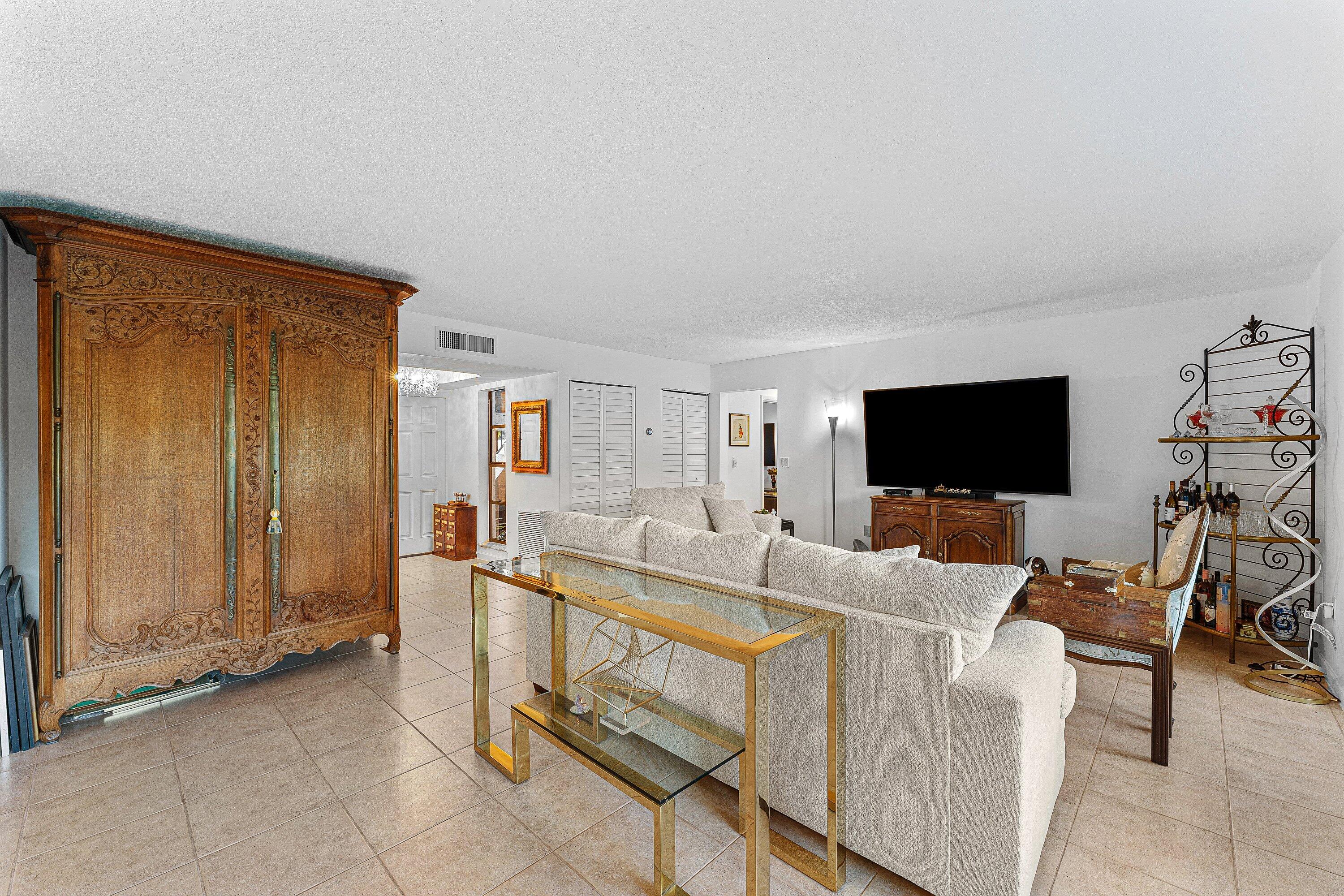 WILLOWWOOD GARDENS CONDO - Residential