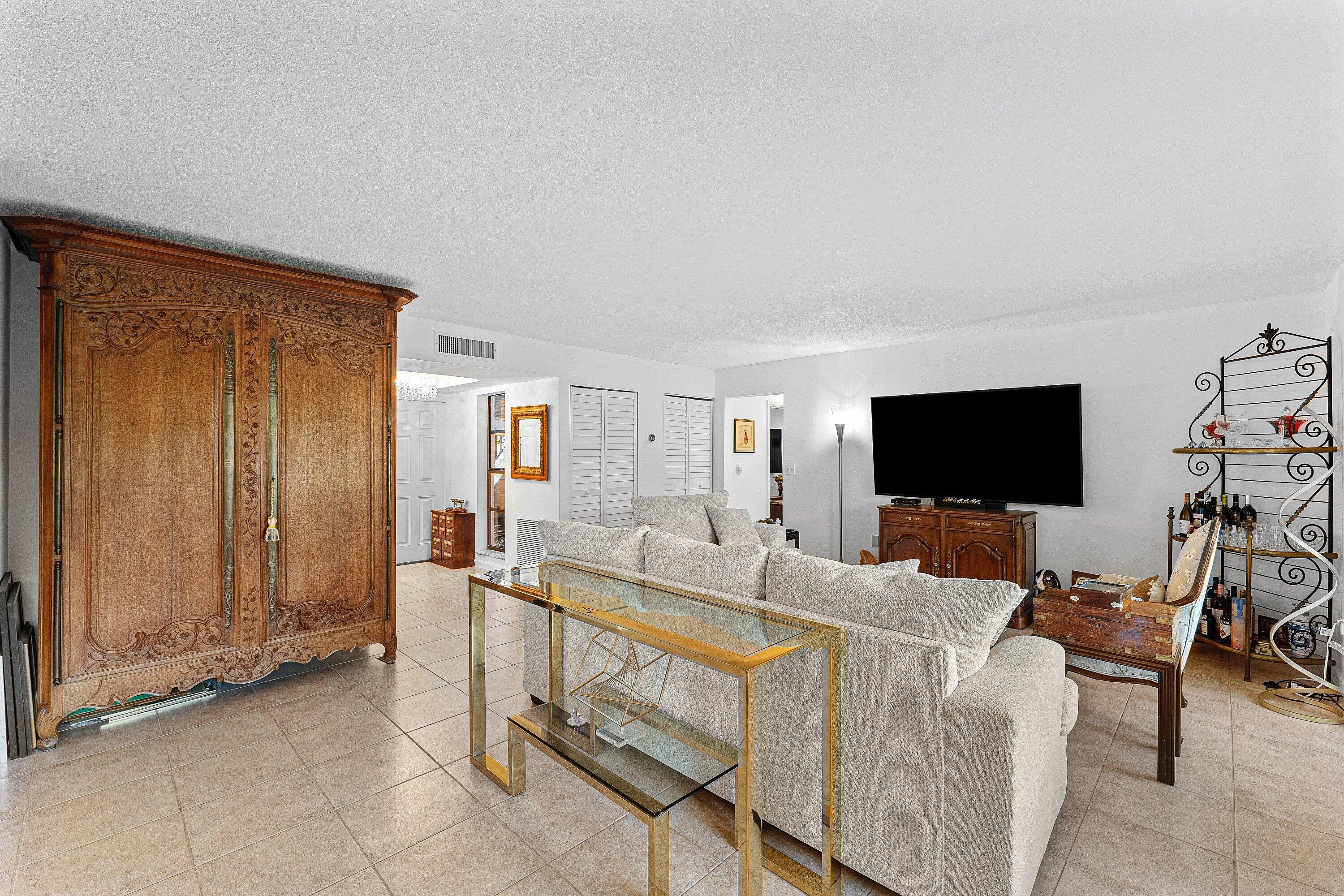 WILLOWWOOD GARDENS CONDO - Residential