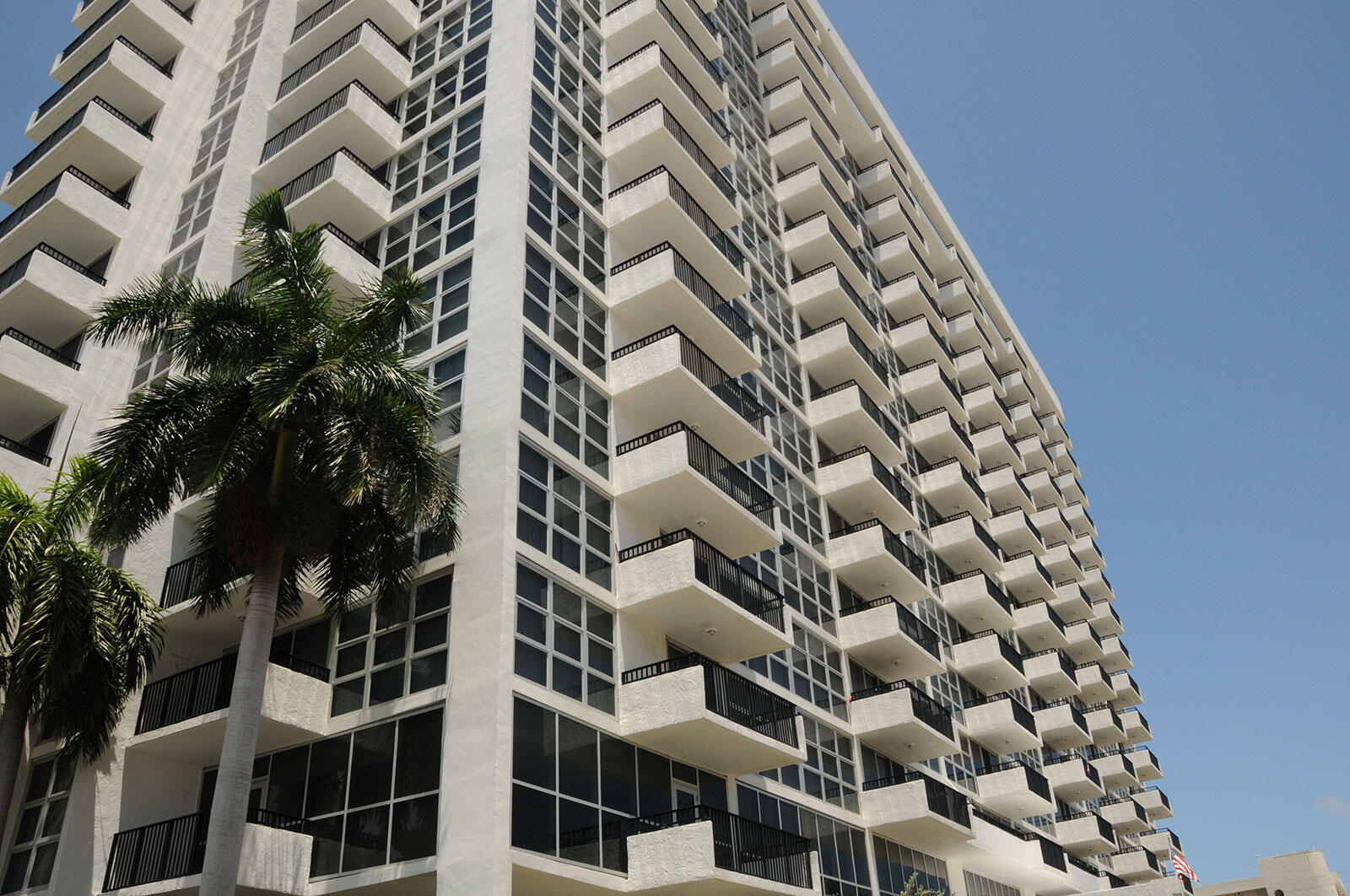 SILVER THATCH ATLANTIC PLAZA - Residential Lease