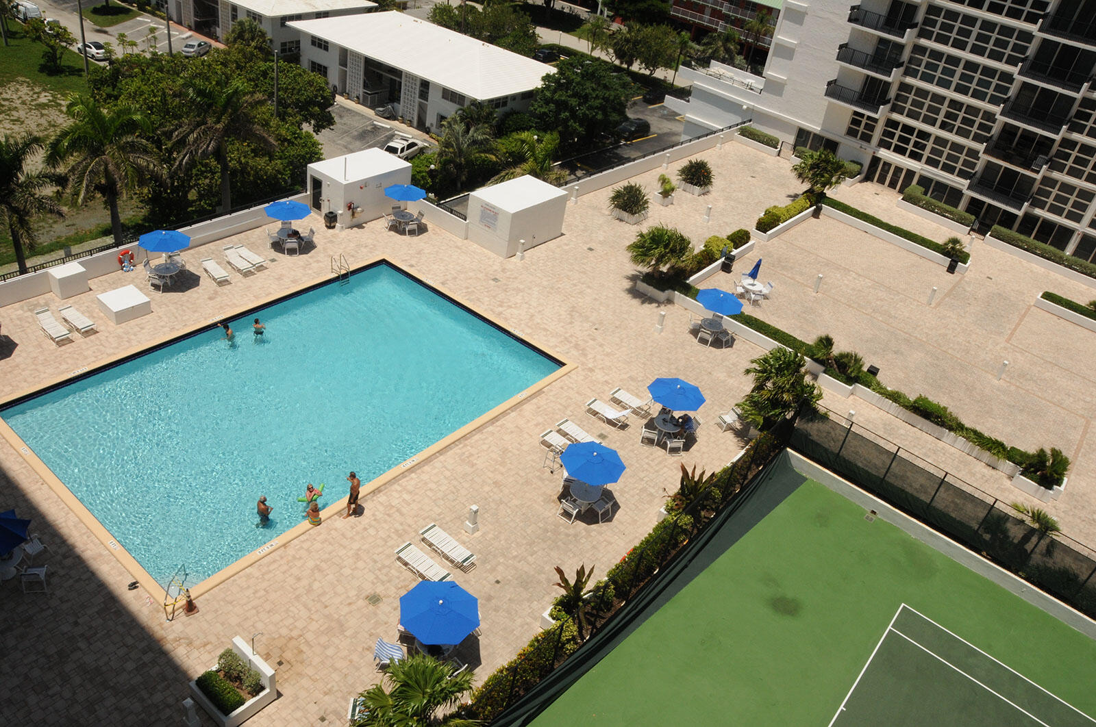 SILVER THATCH ATLANTIC PLAZA - Residential Lease