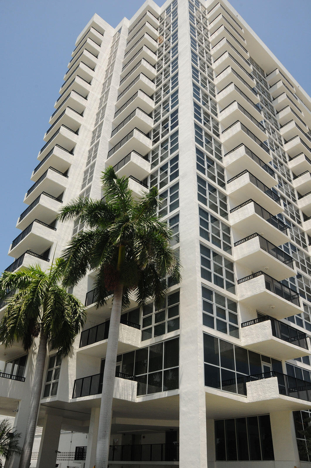 SILVER THATCH ATLANTIC PLAZA - Residential Lease