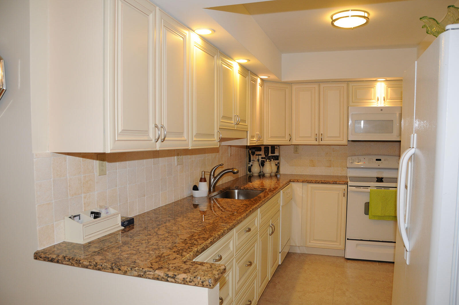 SILVER THATCH ATLANTIC PLAZA - Residential Lease