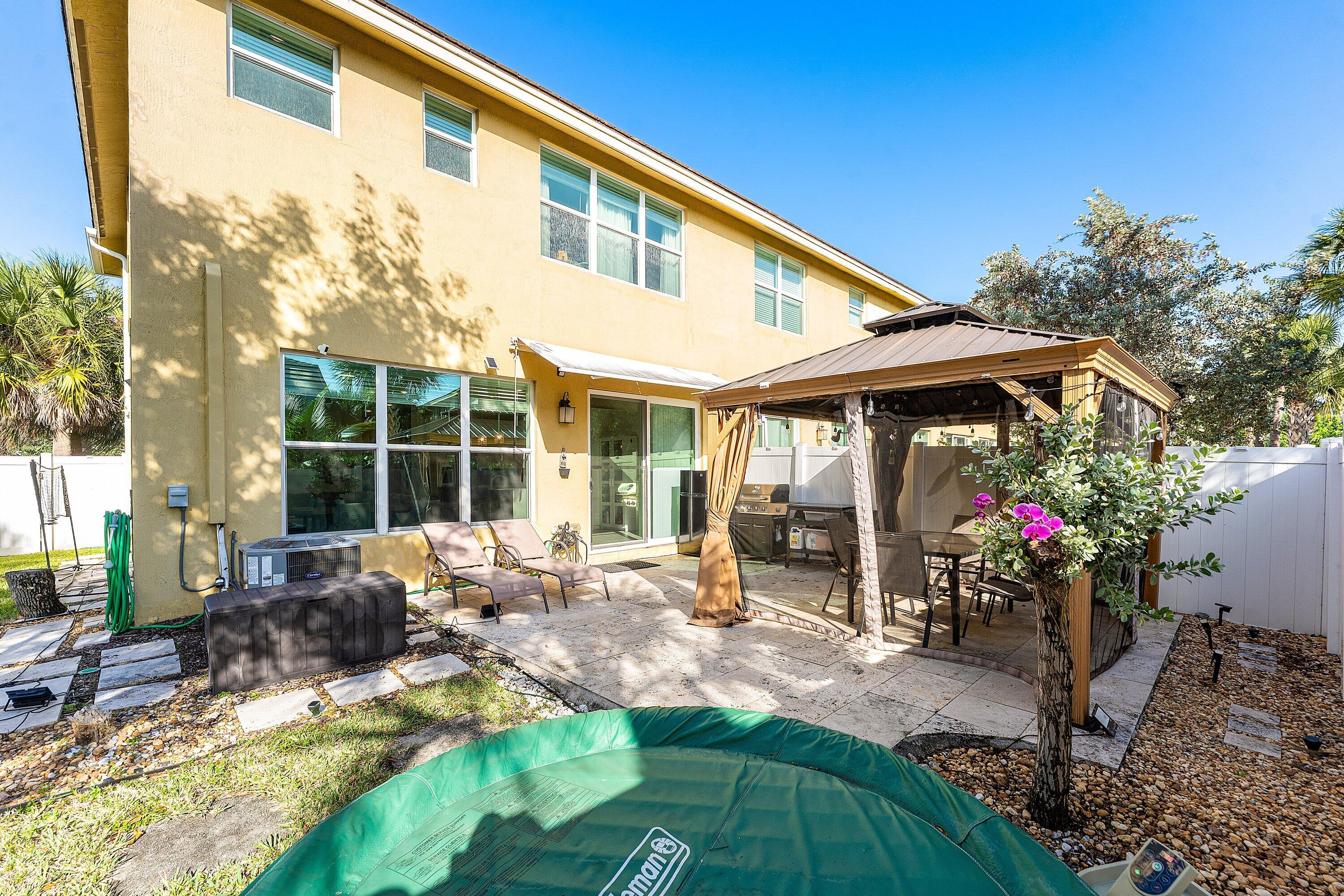 CRYSTAL LAKE 1ST SEC - Residential