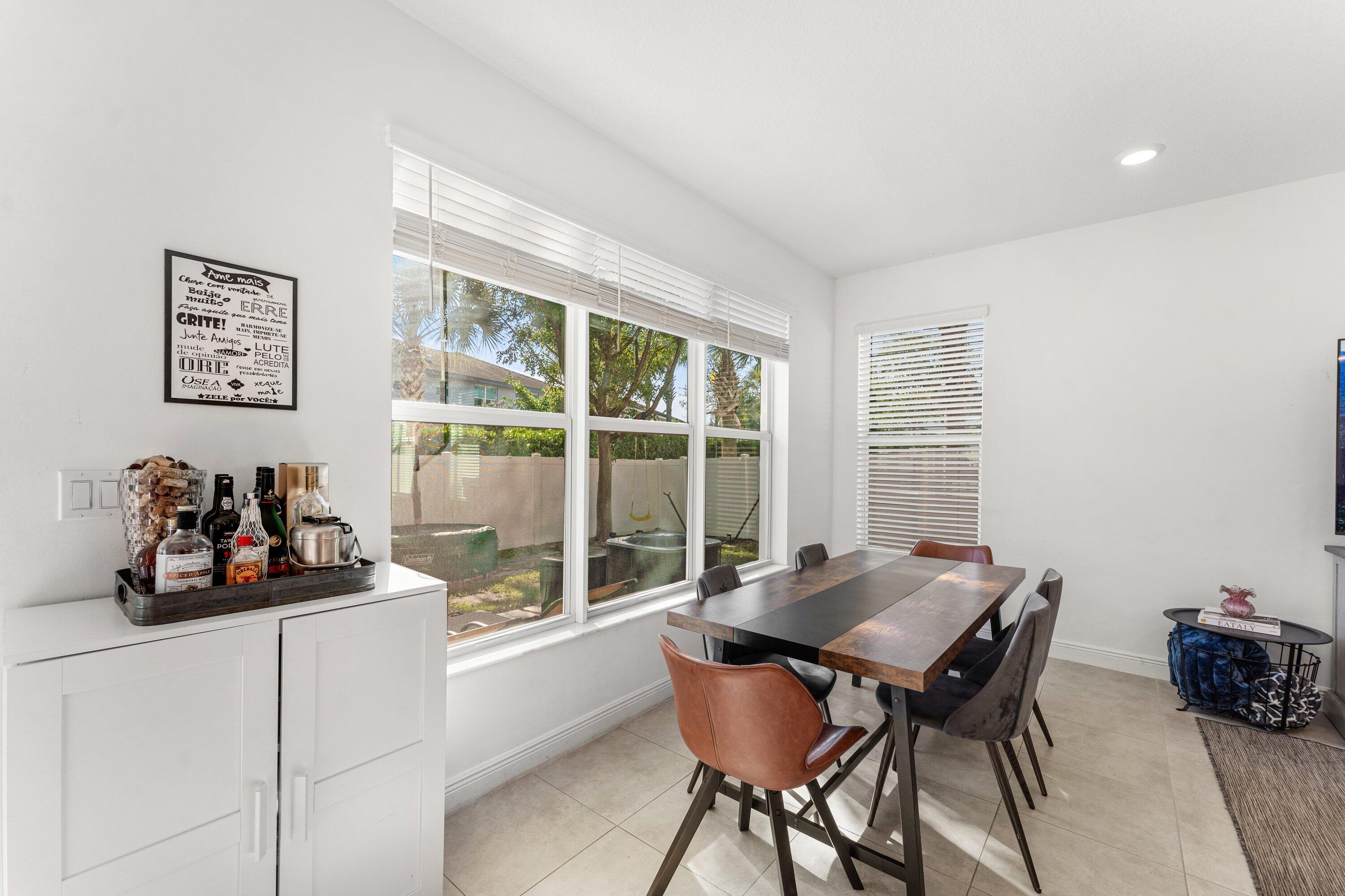 CRYSTAL LAKE 1ST SEC - Residential