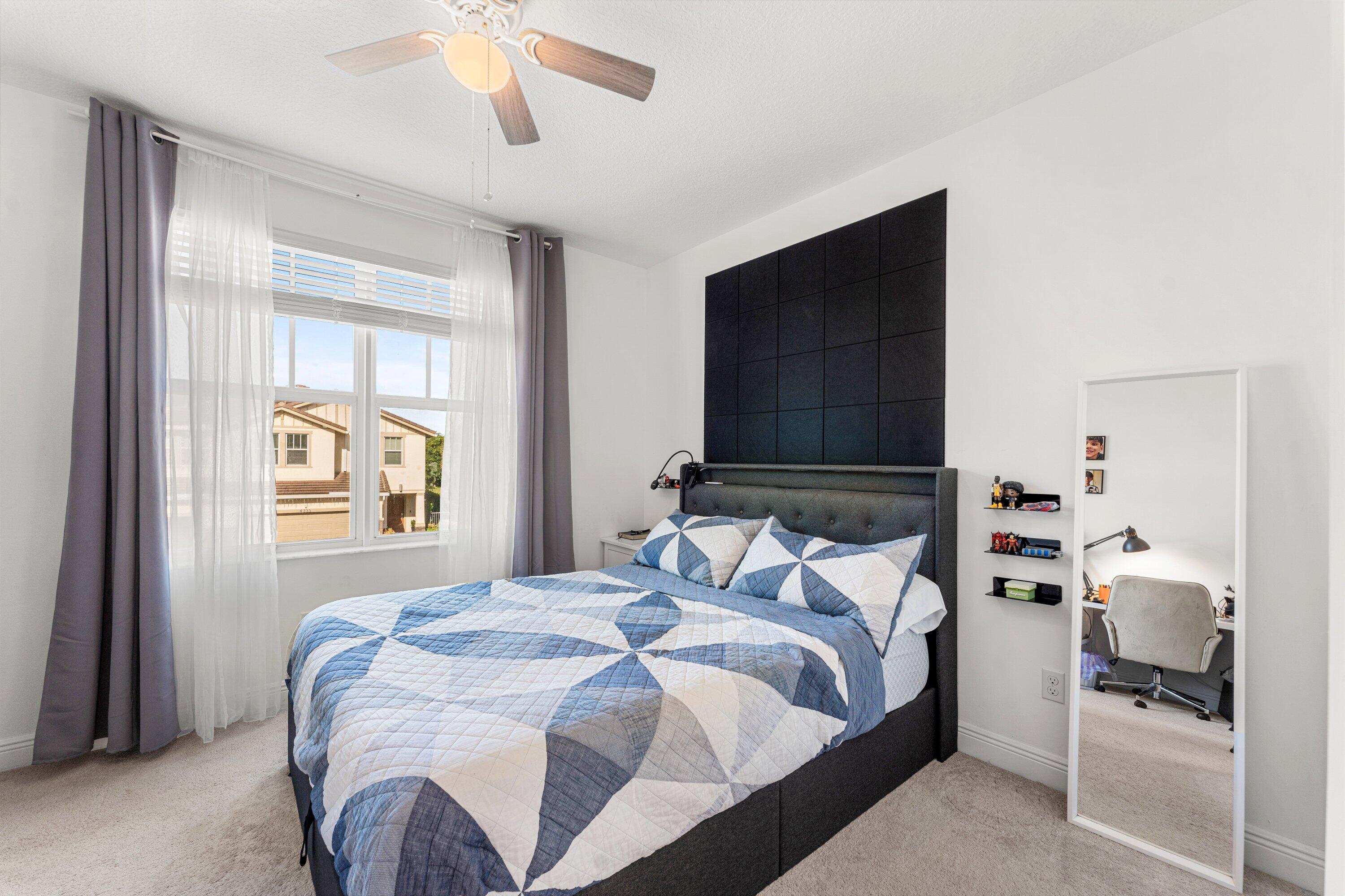 CRYSTAL LAKE 1ST SEC - Residential