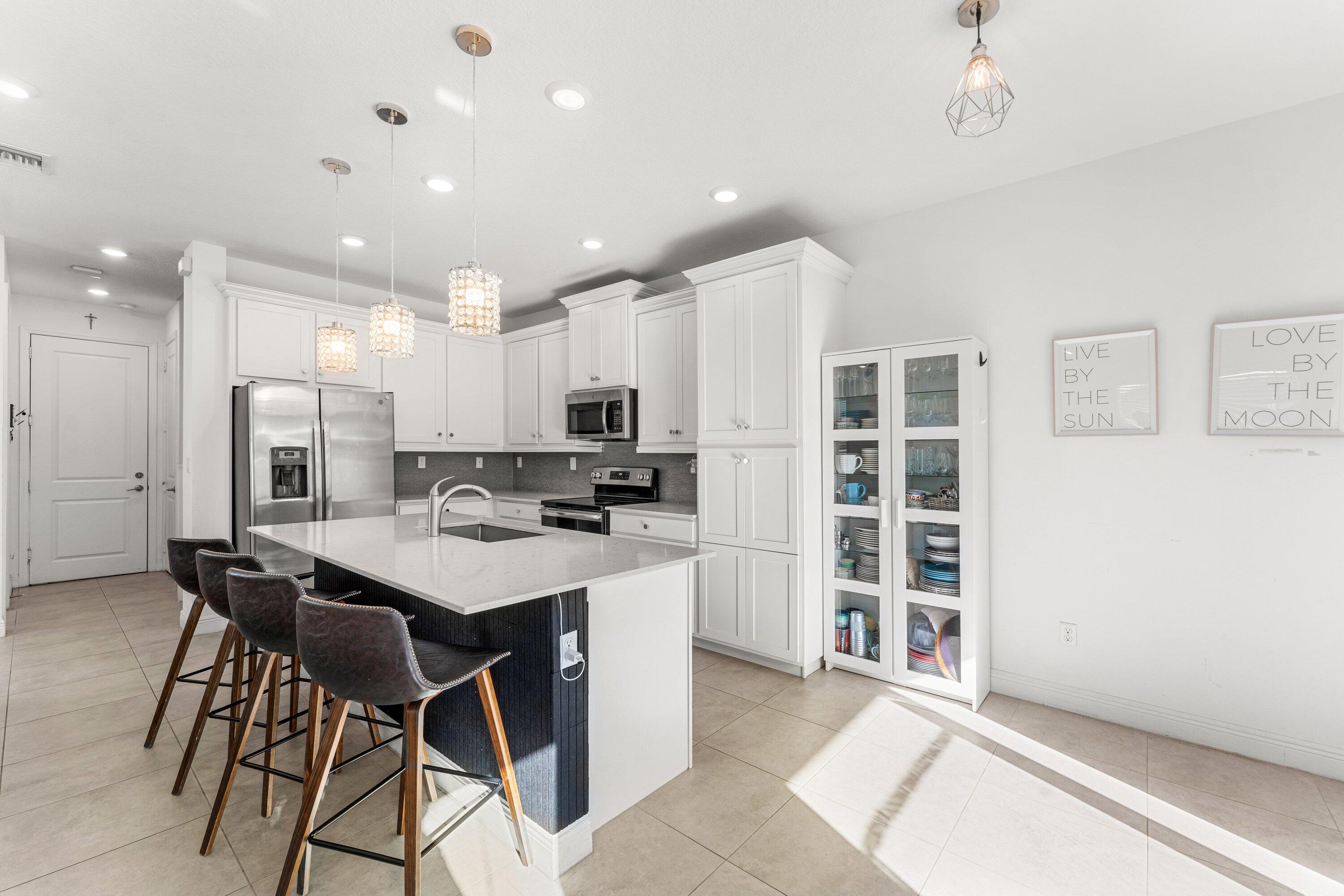 CRYSTAL LAKE 1ST SEC - Residential