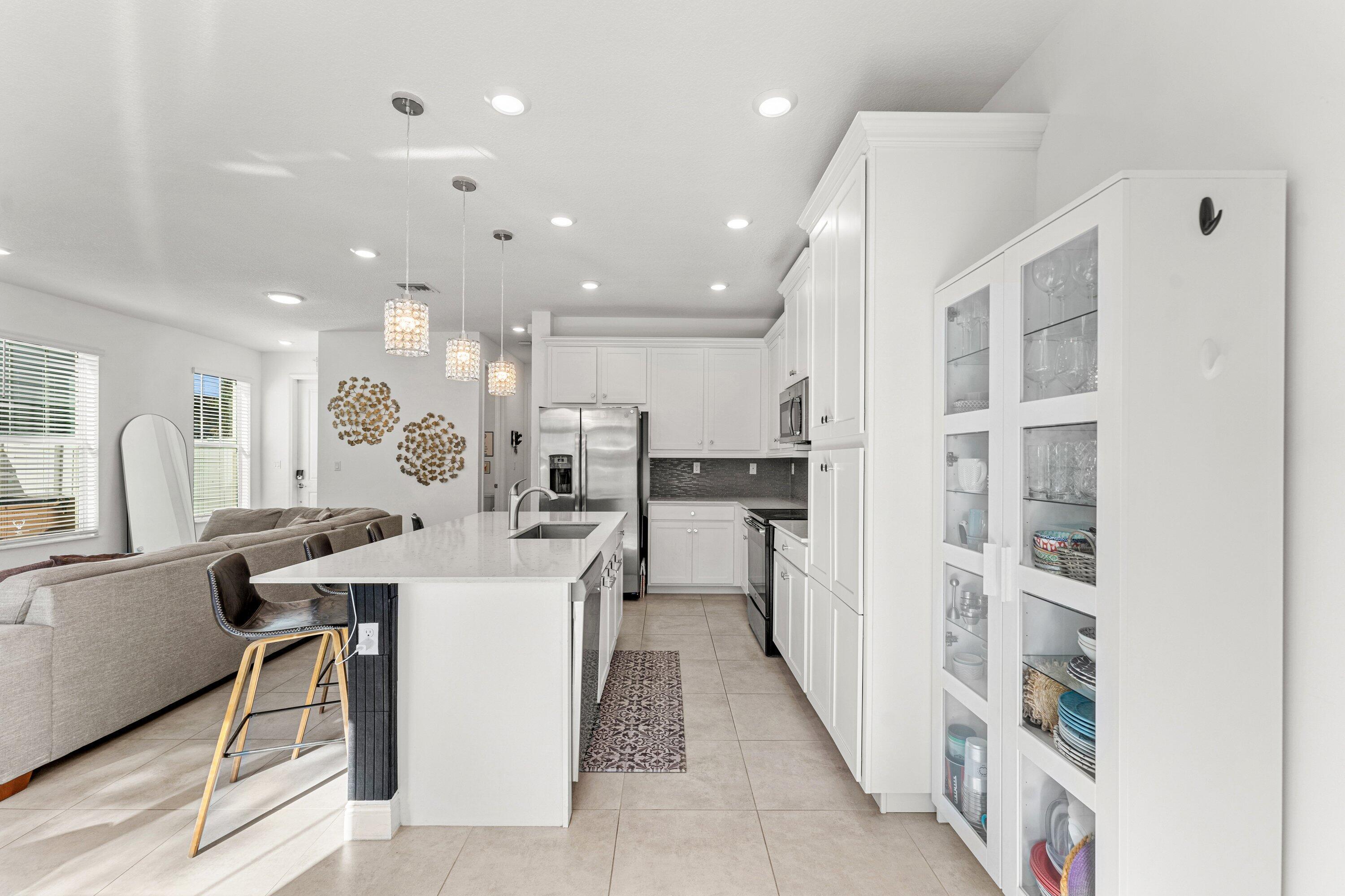 CRYSTAL LAKE 1ST SEC - Residential