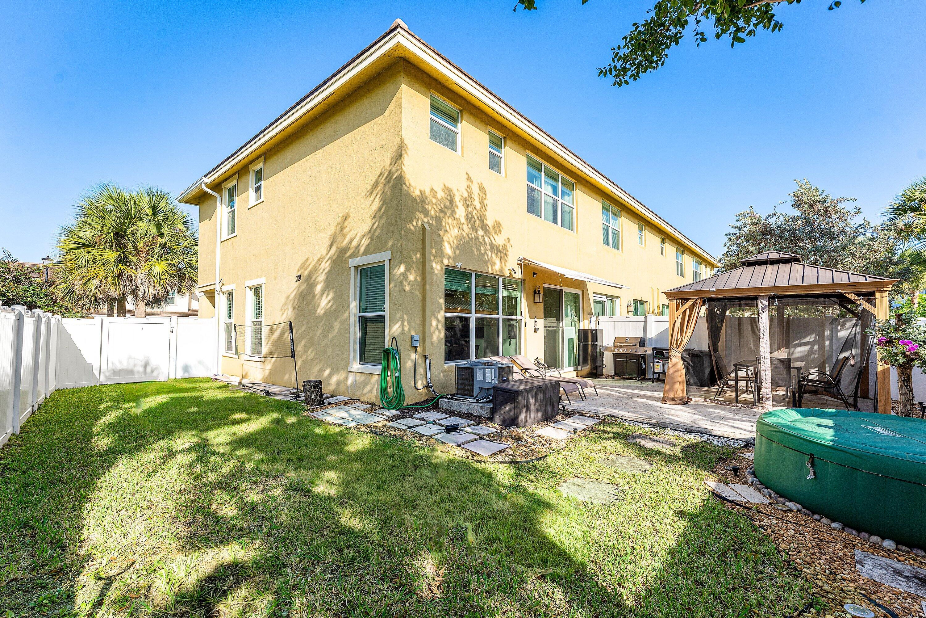 CRYSTAL LAKE 1ST SEC - Residential