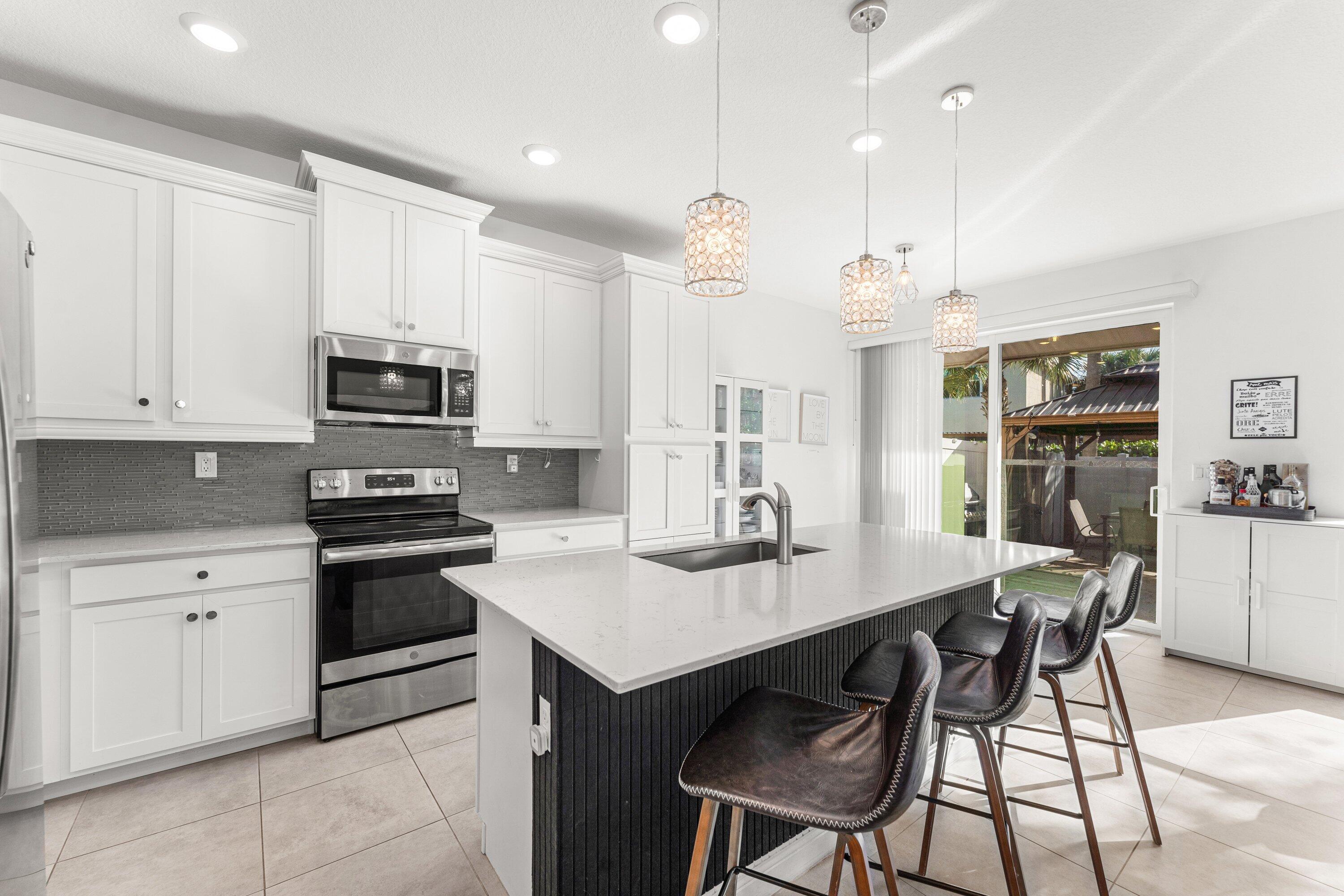CRYSTAL LAKE 1ST SEC - Residential