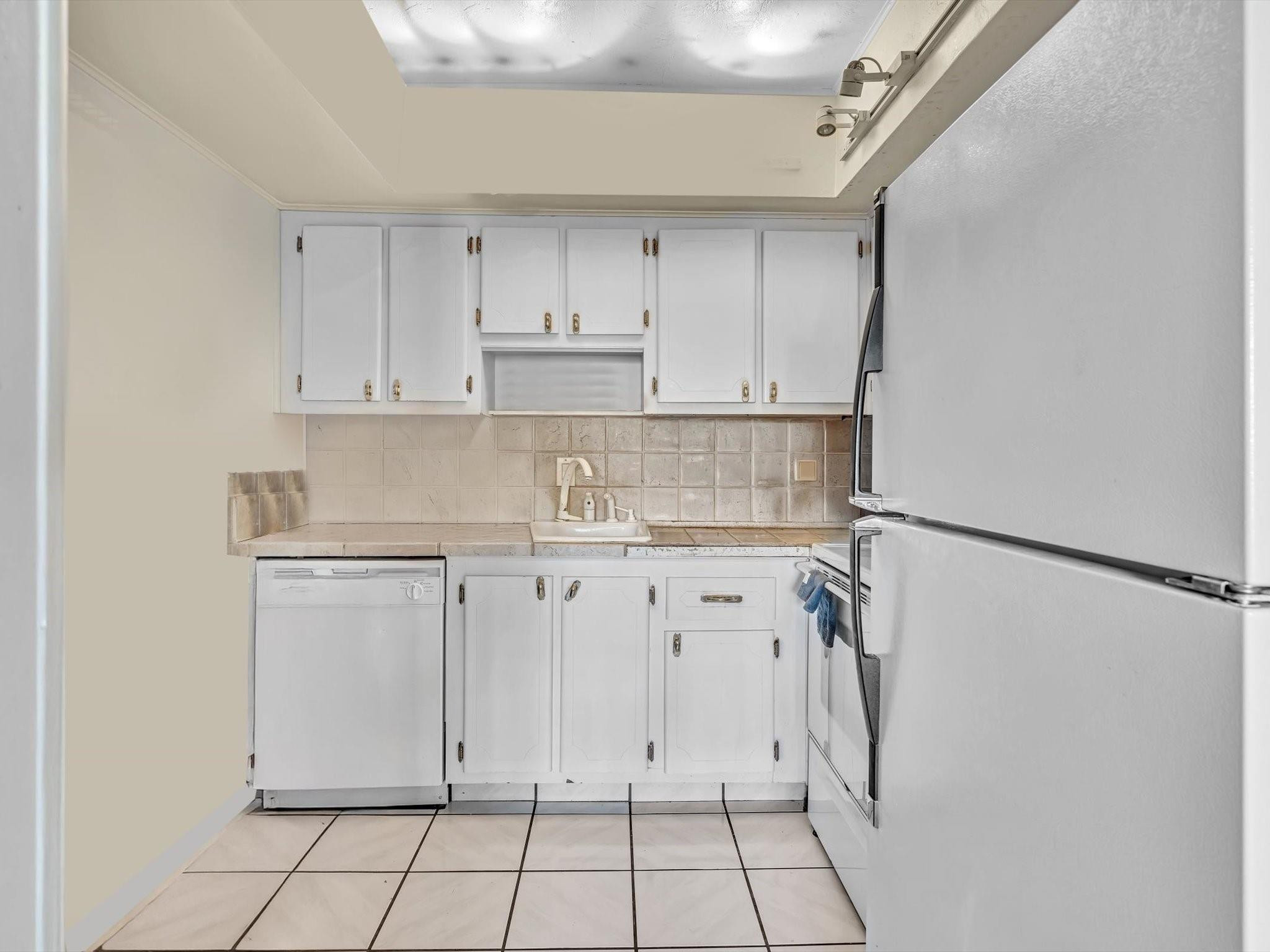 VICTORIA PALMS CONDO - Residential