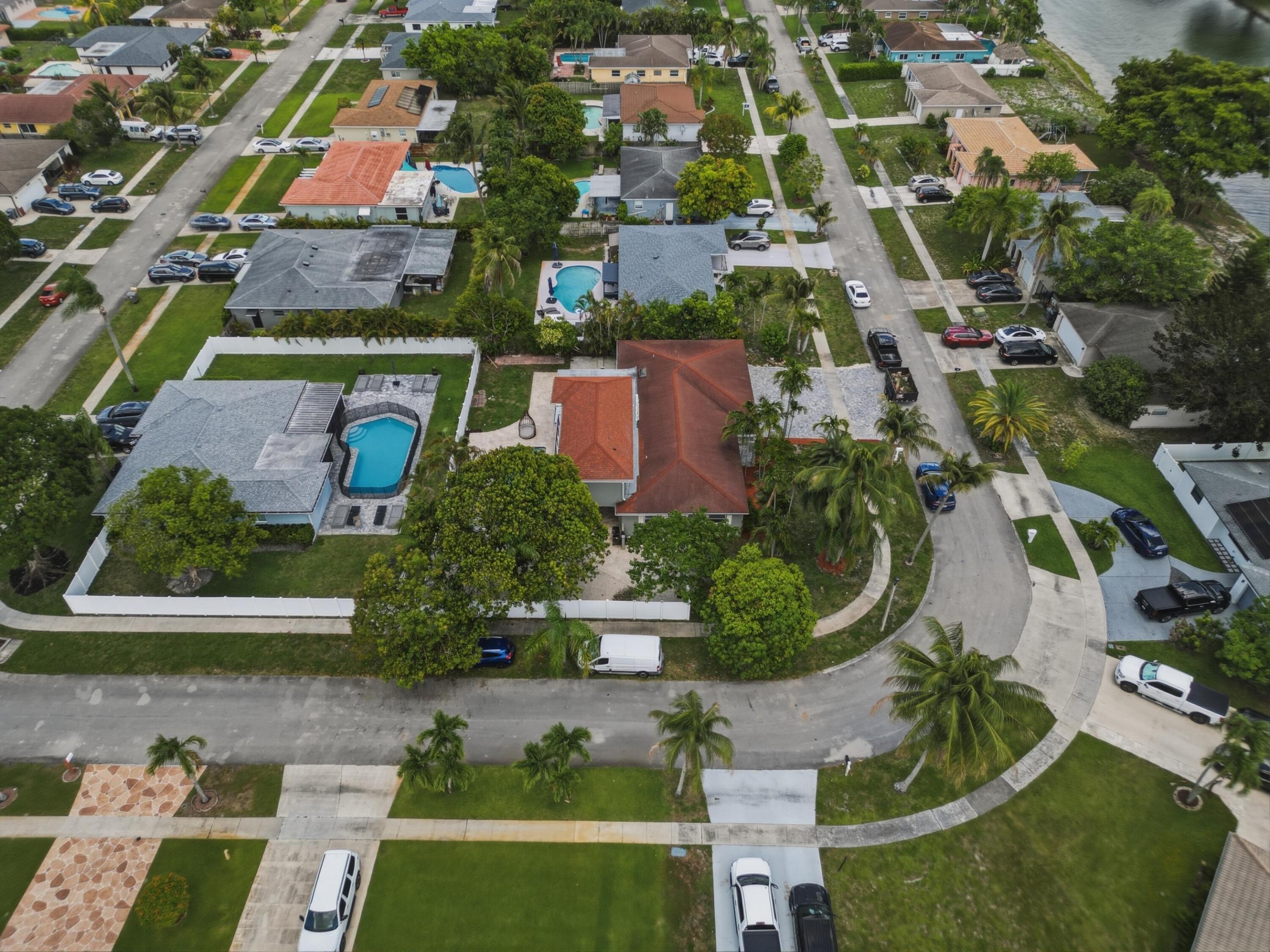 HOLIDAY CITY AT BOCA RATON SEC 5 - Residential
