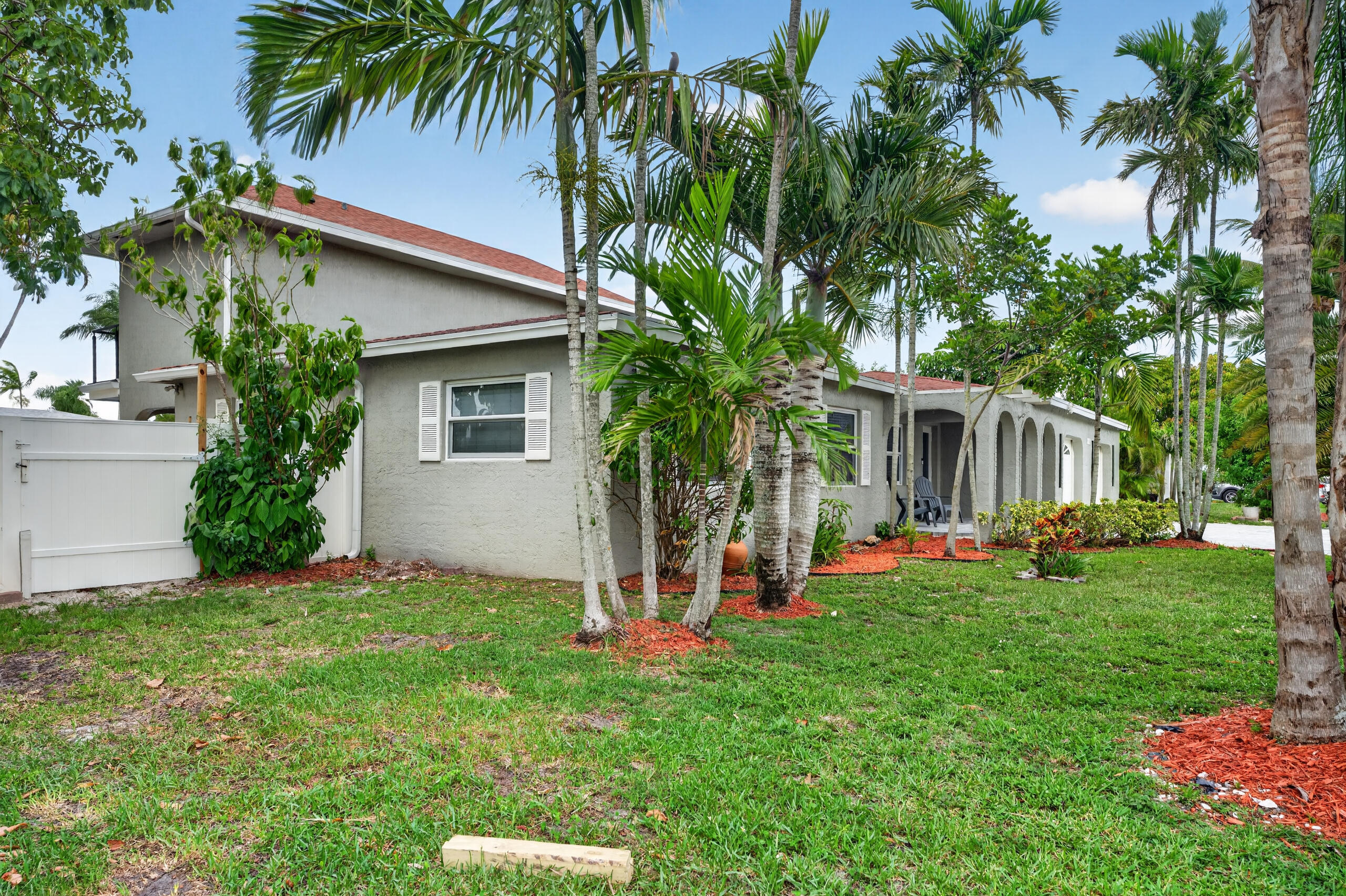 HOLIDAY CITY AT BOCA RATON SEC 5 - Residential
