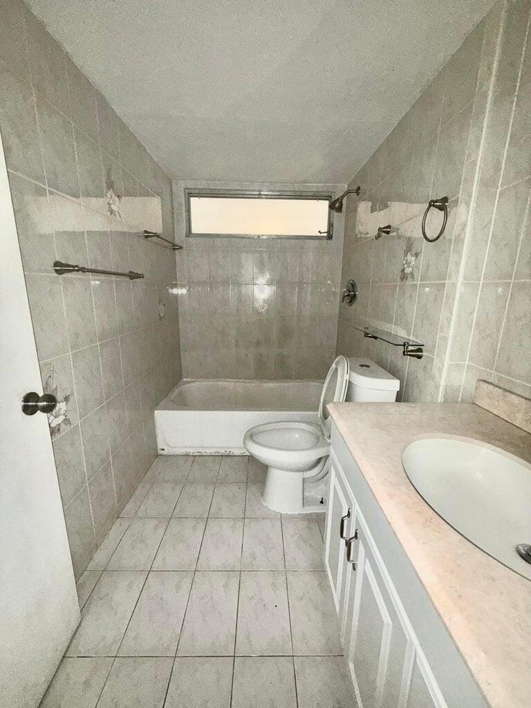Byron East Condo - Residential