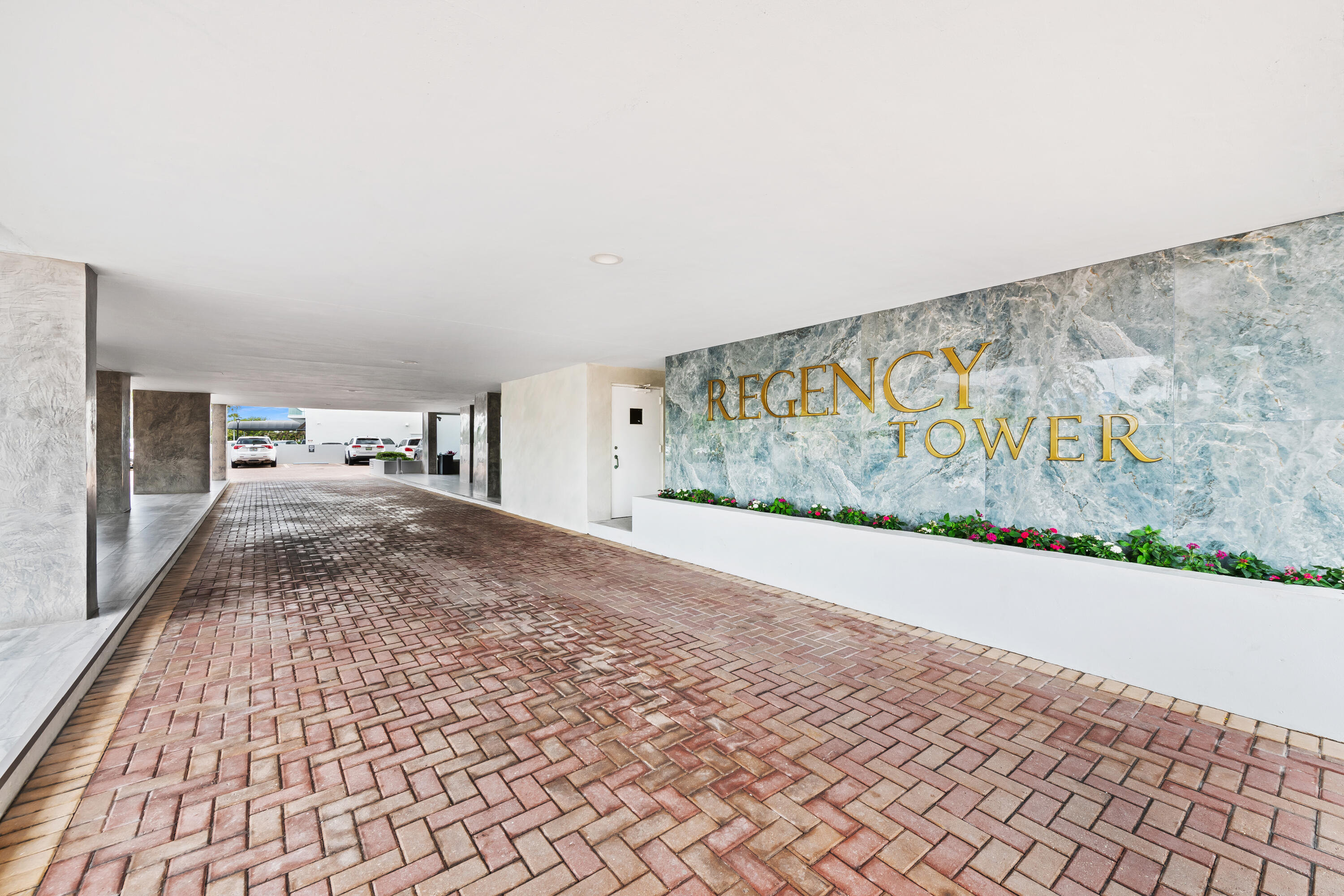 REGENCY TOWER CONDO - Residential