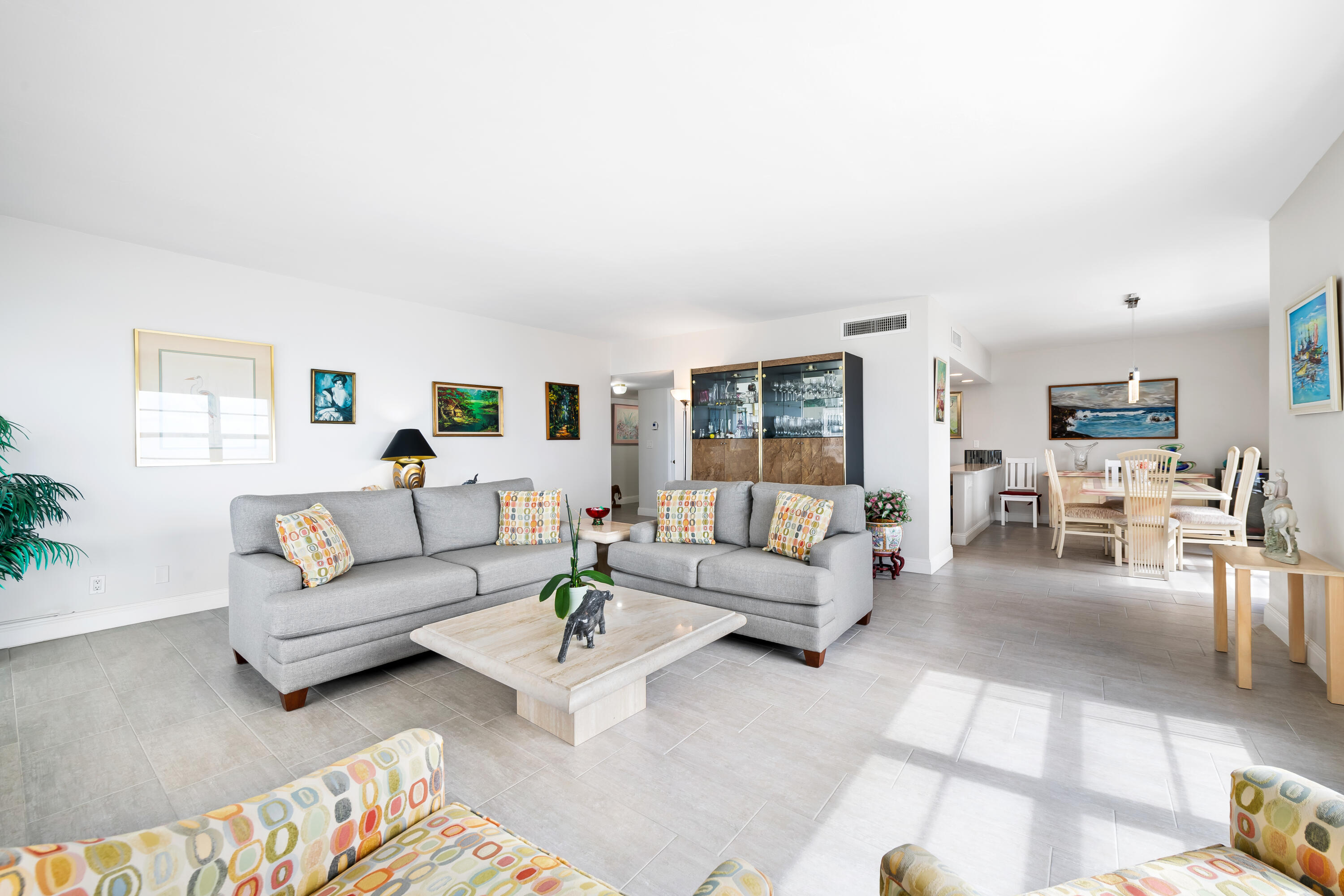 REGENCY TOWER CONDO - Residential