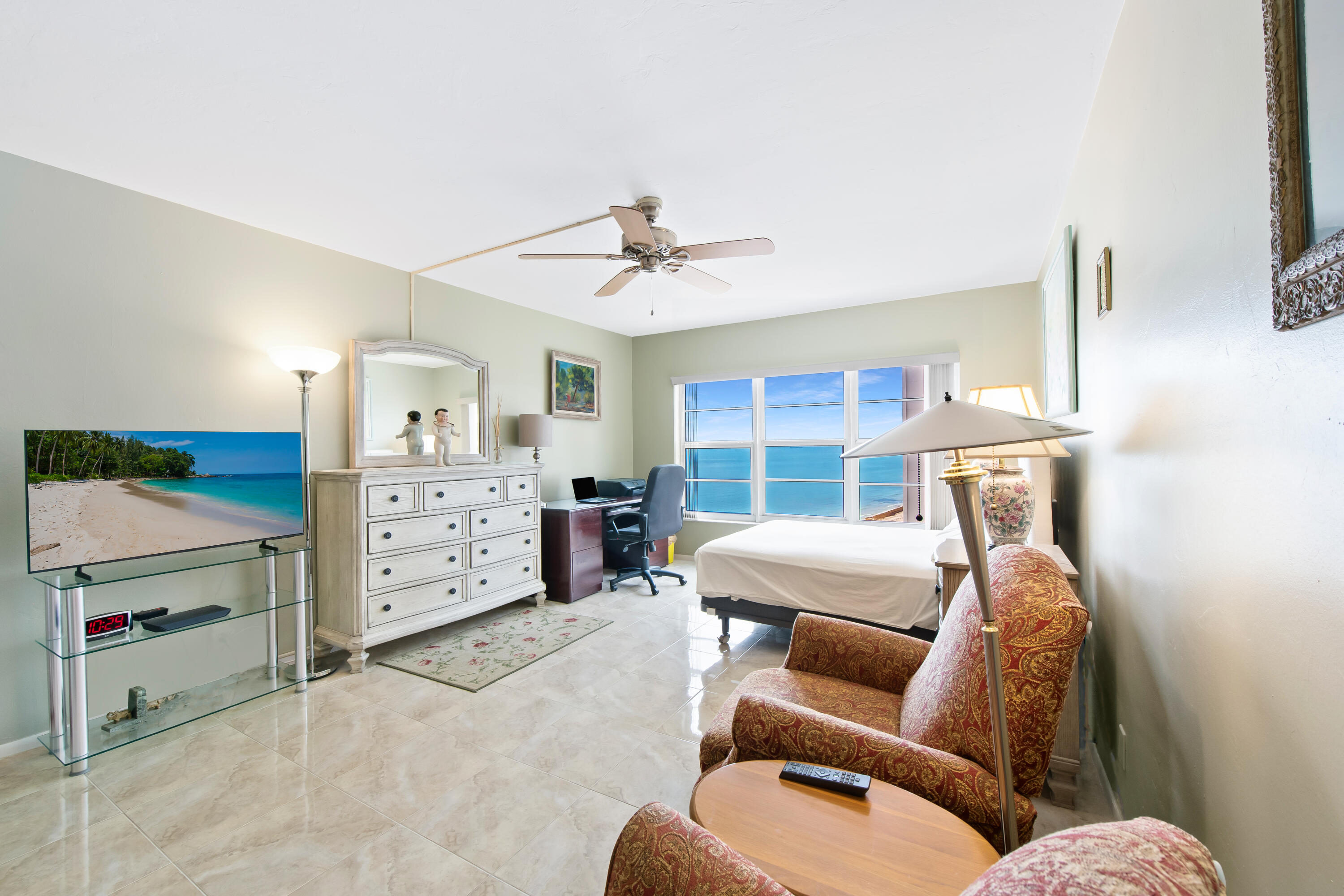 REGENCY TOWER CONDO - Residential