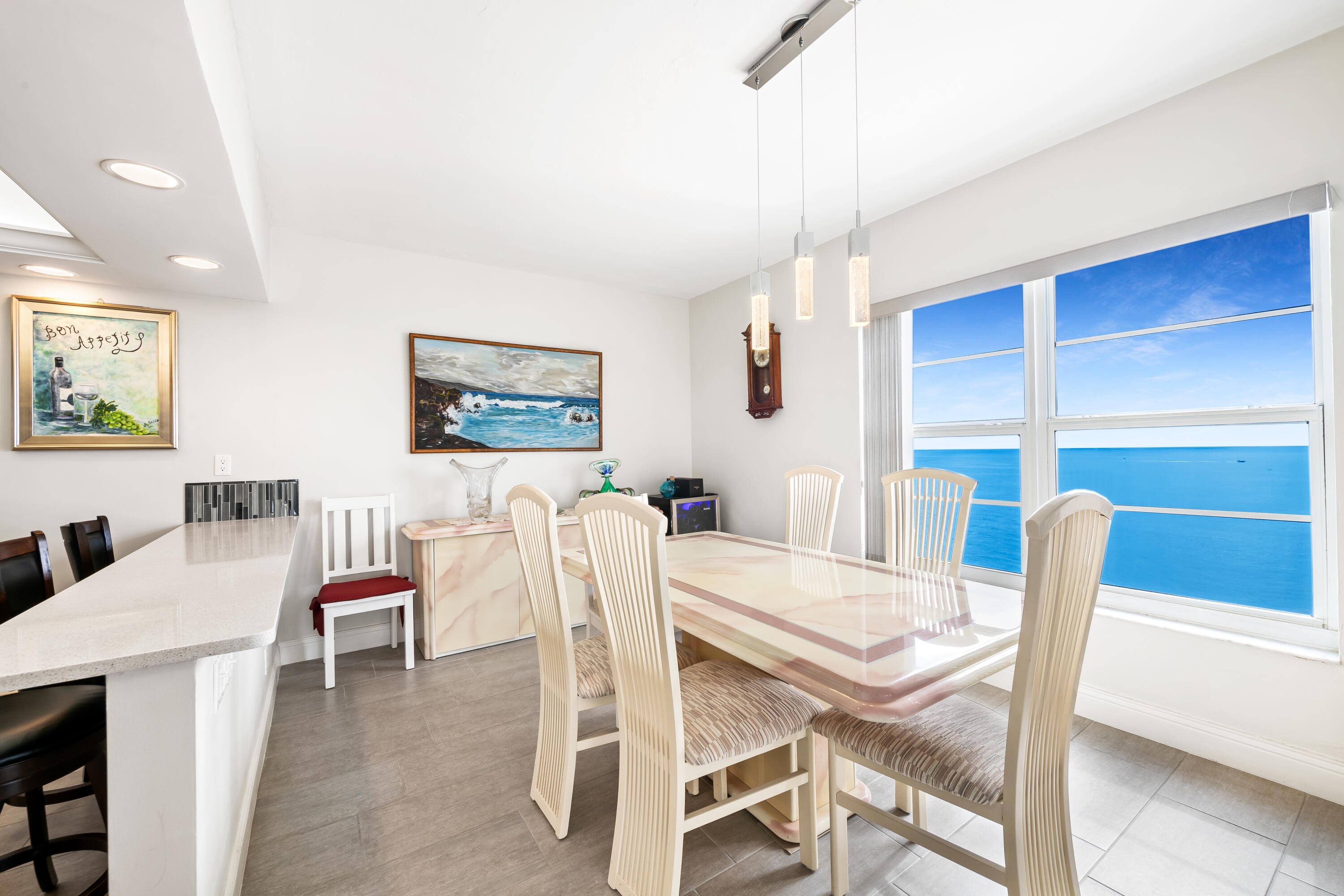 REGENCY TOWER CONDO - Residential