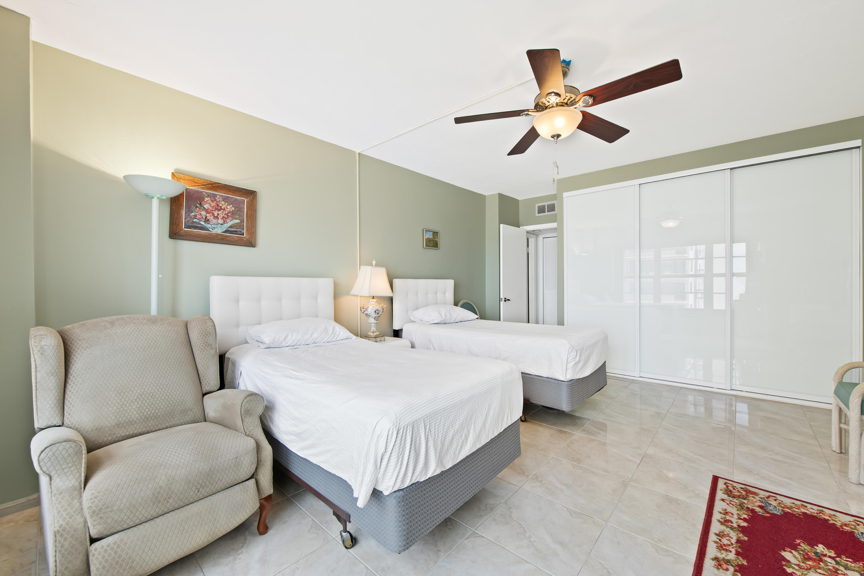 REGENCY TOWER CONDO - Residential