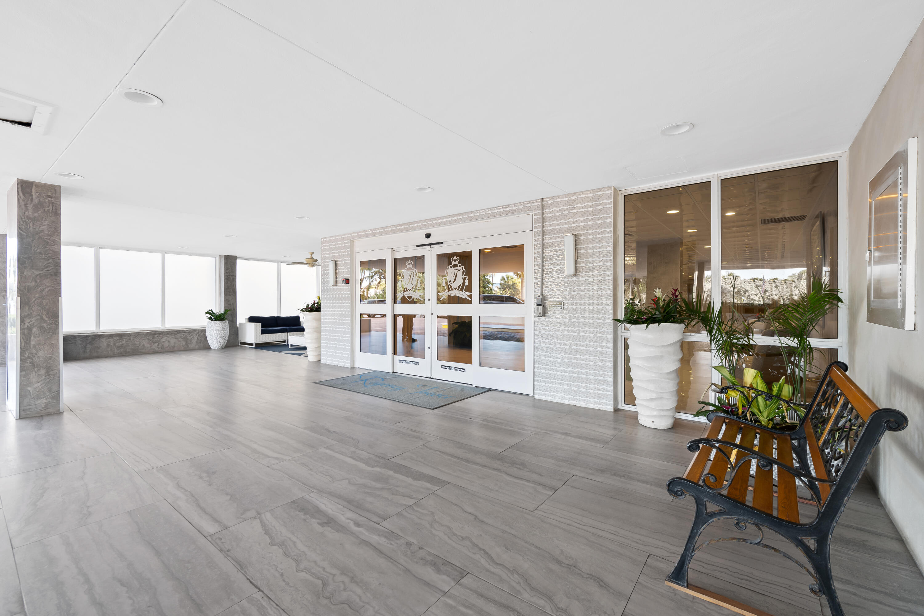 REGENCY TOWER CONDO - Residential