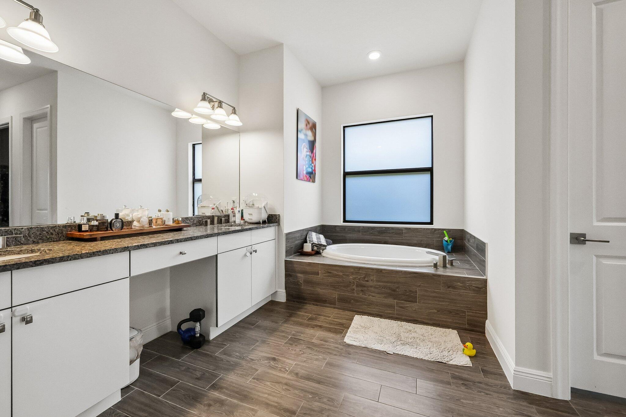 PARKLAND BAY - Residential