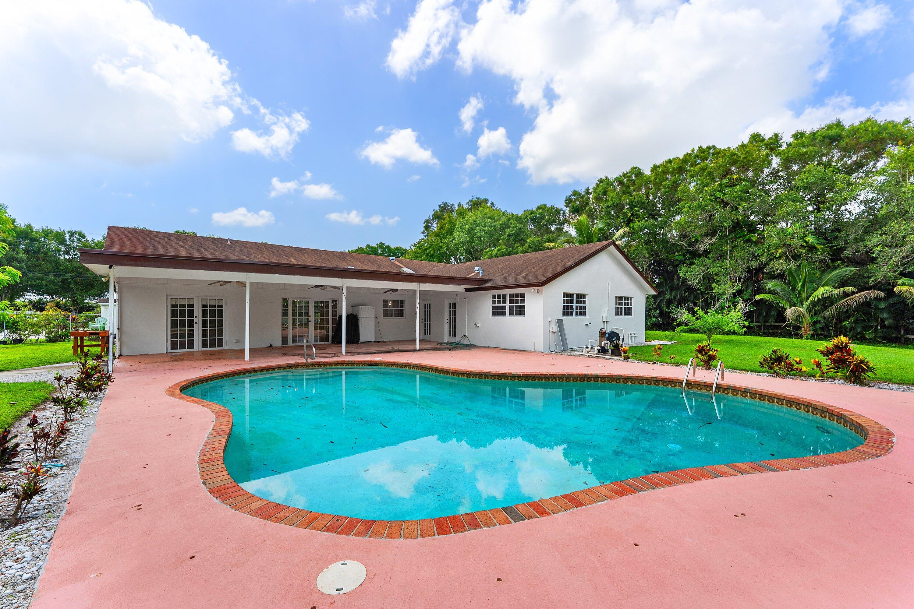 PALM BEACH FARMS CO 3 - Residential