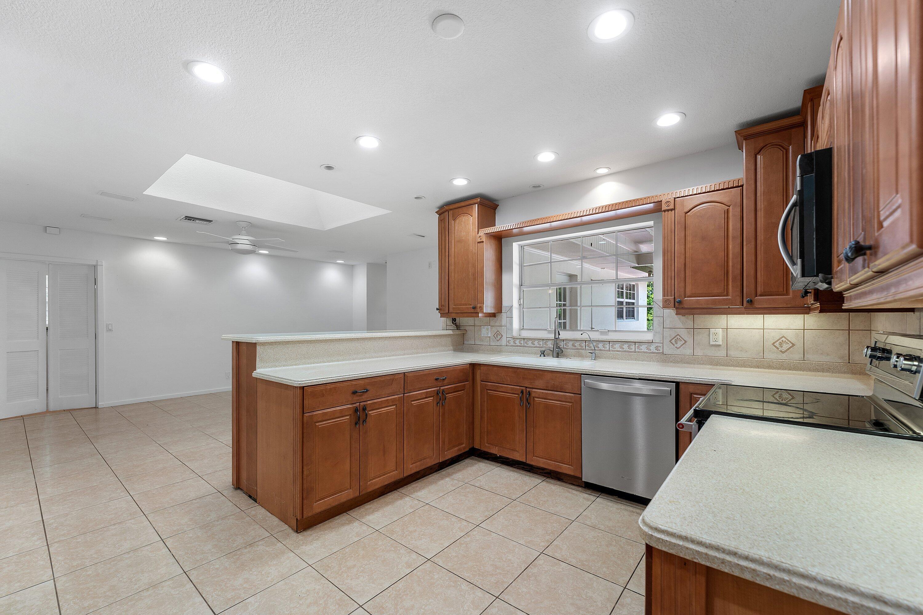 PALM BEACH FARMS CO 3 - Residential