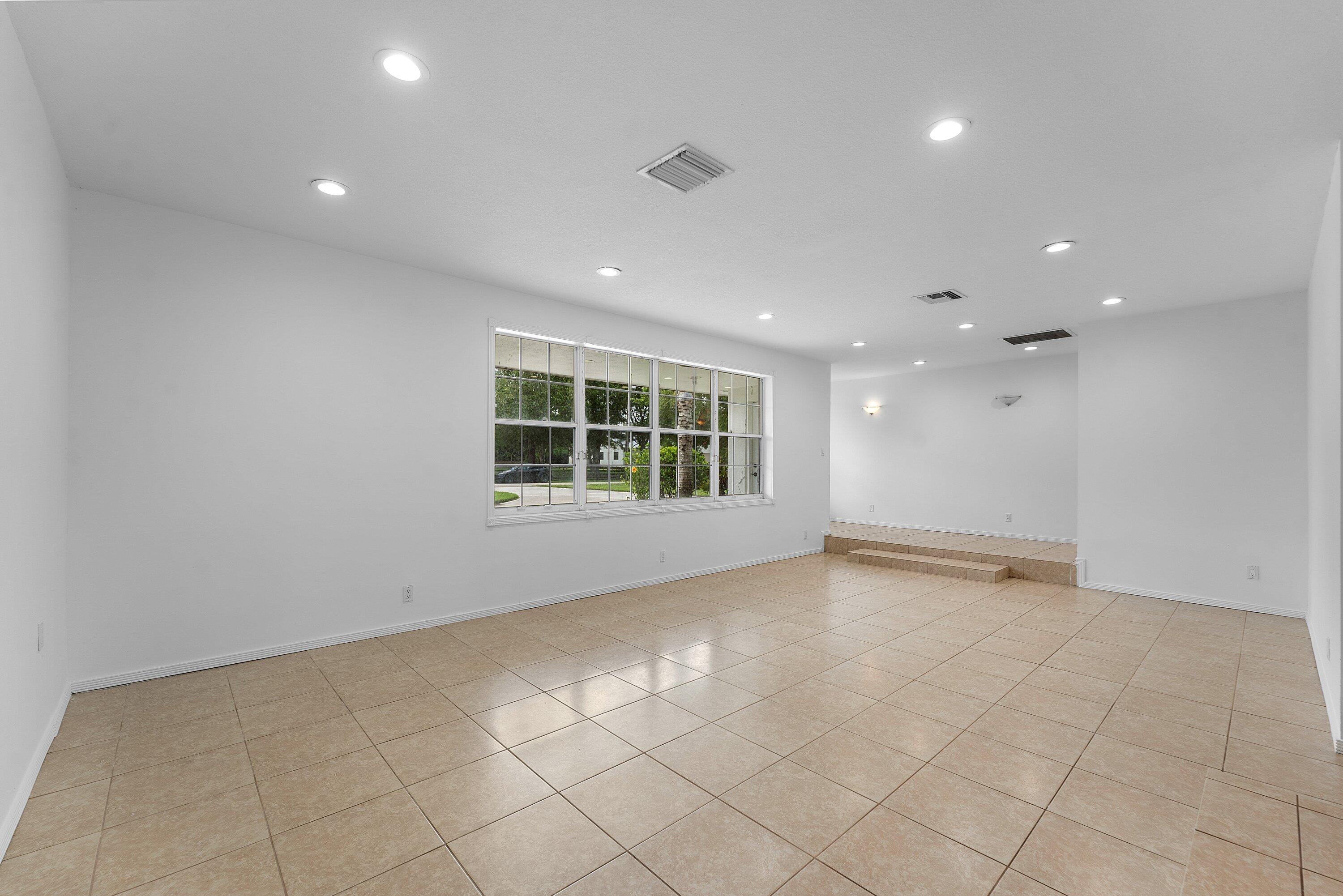 PALM BEACH FARMS CO 3 - Residential