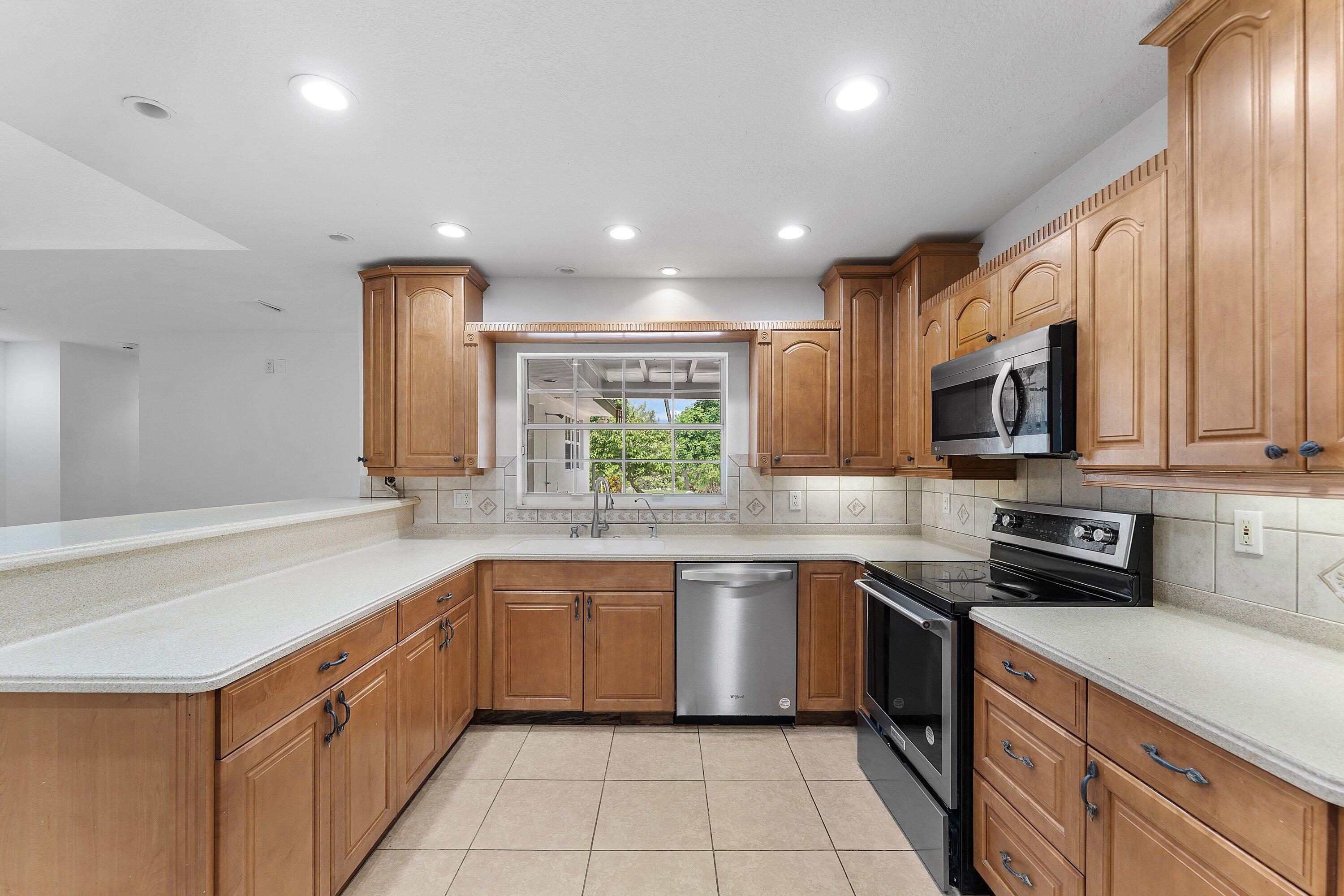 PALM BEACH FARMS CO 3 - Residential